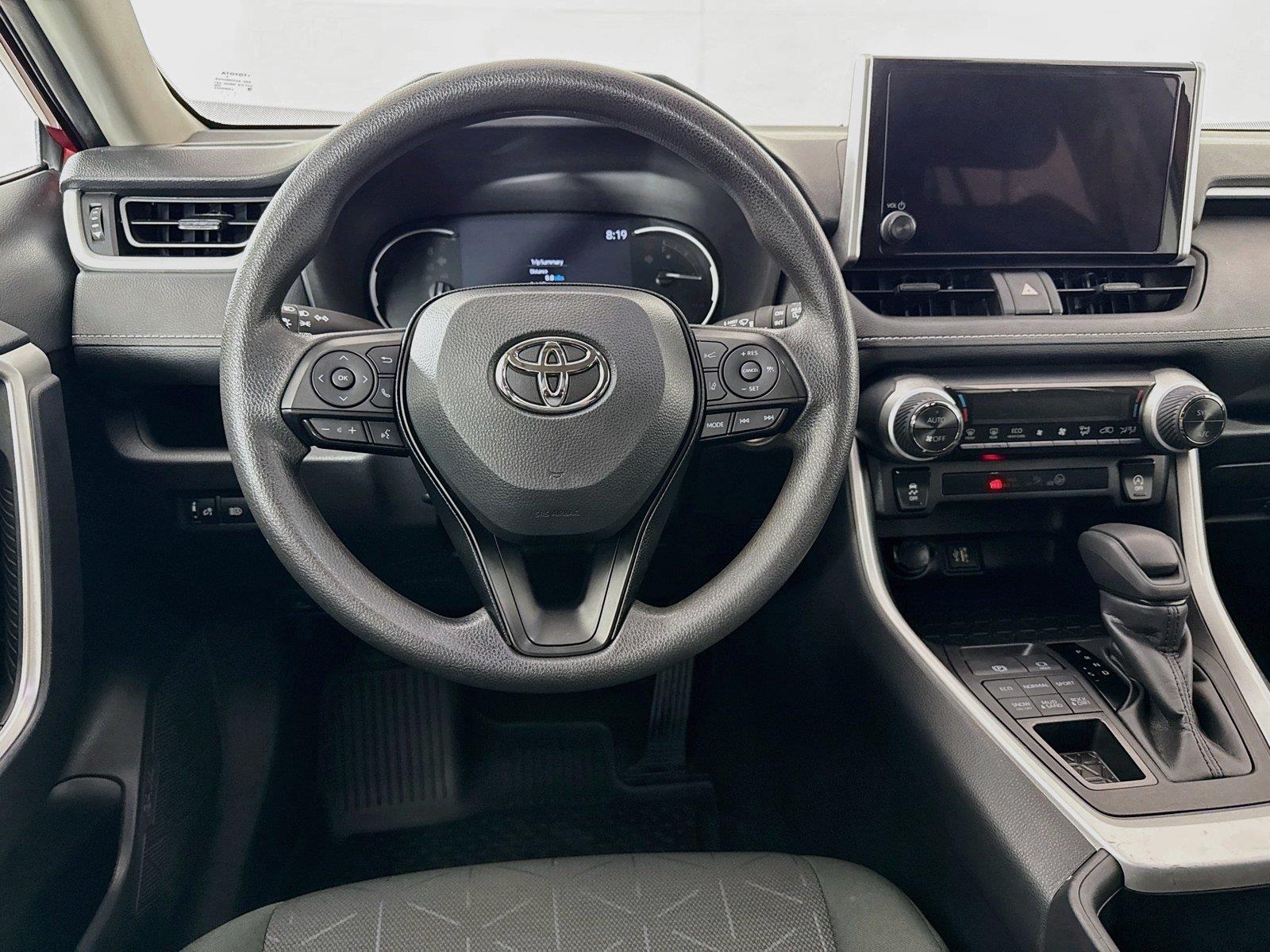 2025 Toyota RAV4 XLE photo 28