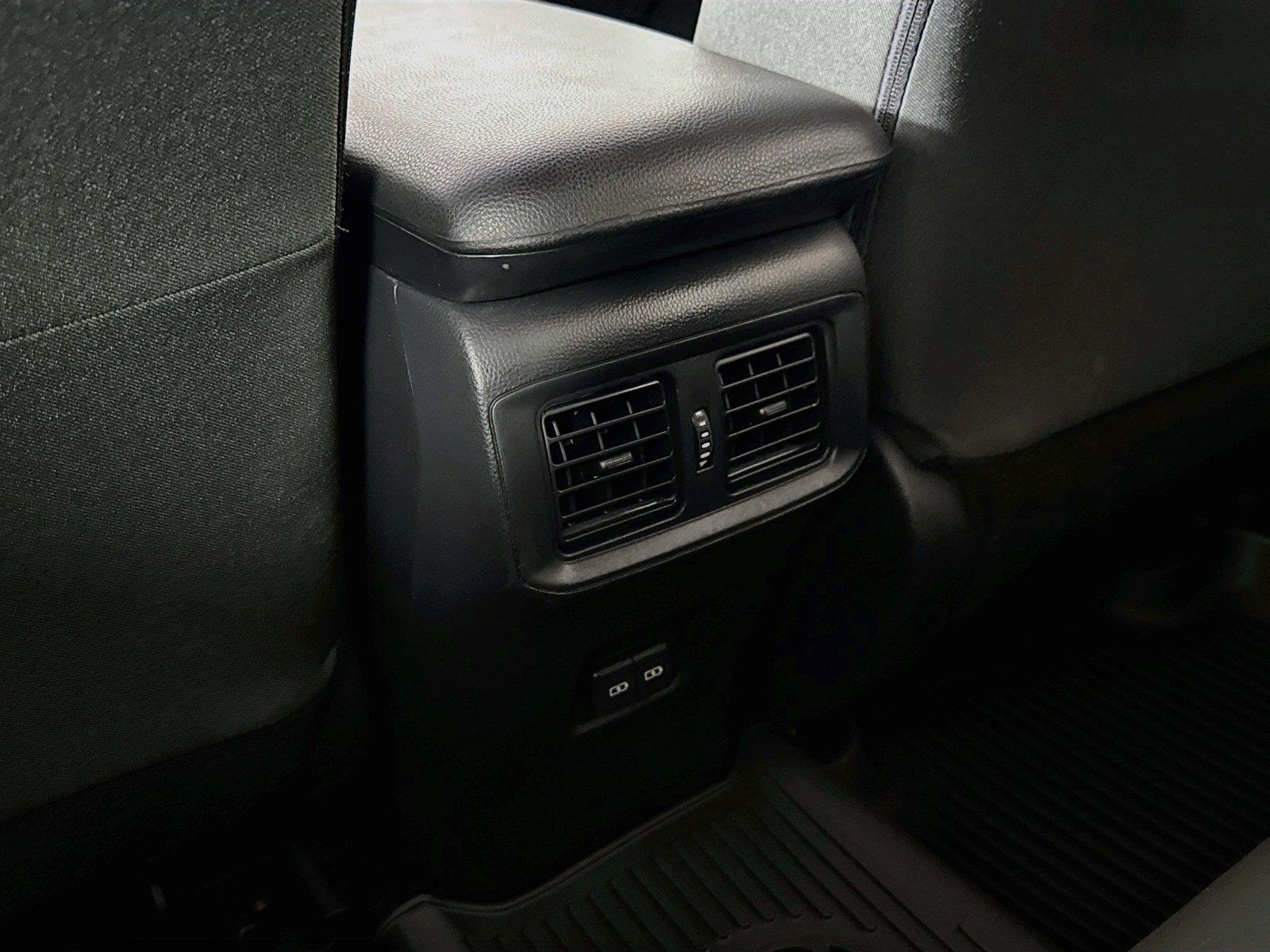 2025 Toyota RAV4 XLE photo 32