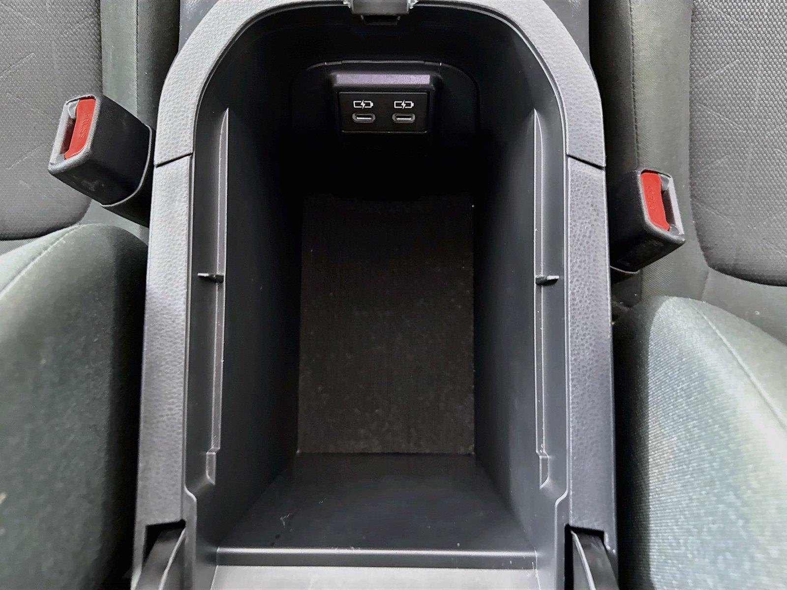 2025 Toyota RAV4 XLE photo 30