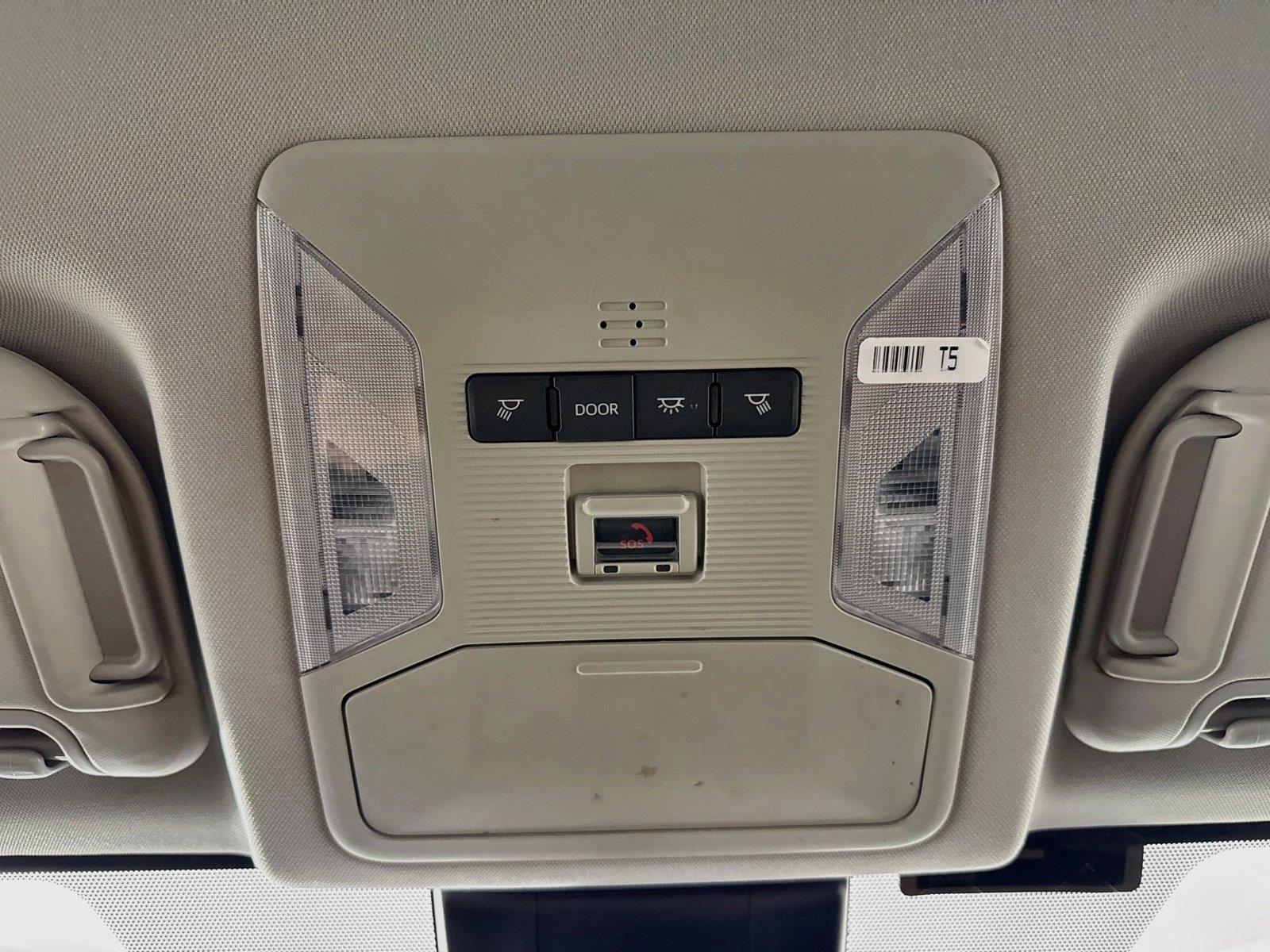 2025 Toyota RAV4 XLE photo 5