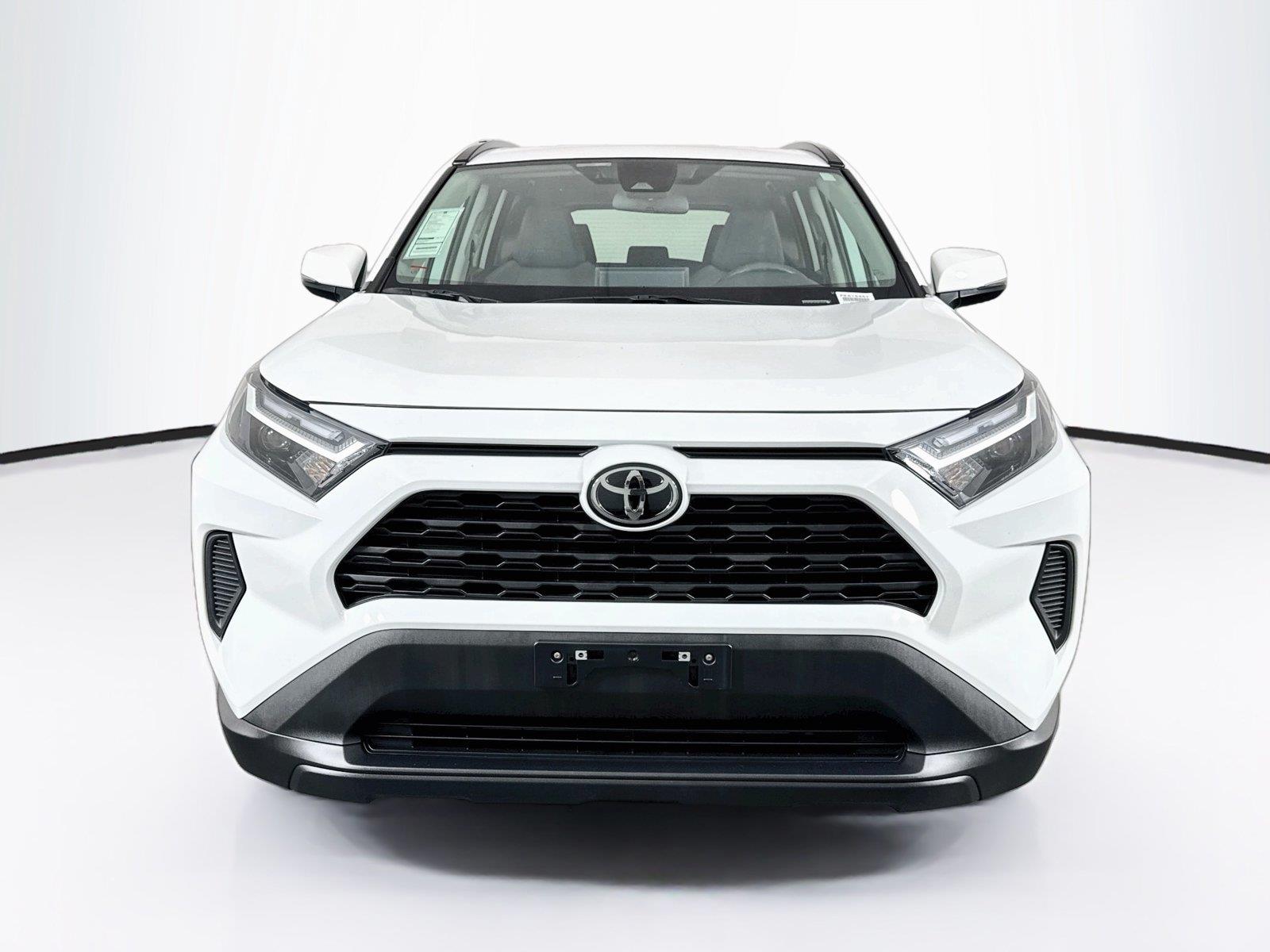 2025 Toyota RAV4 XLE photo 7