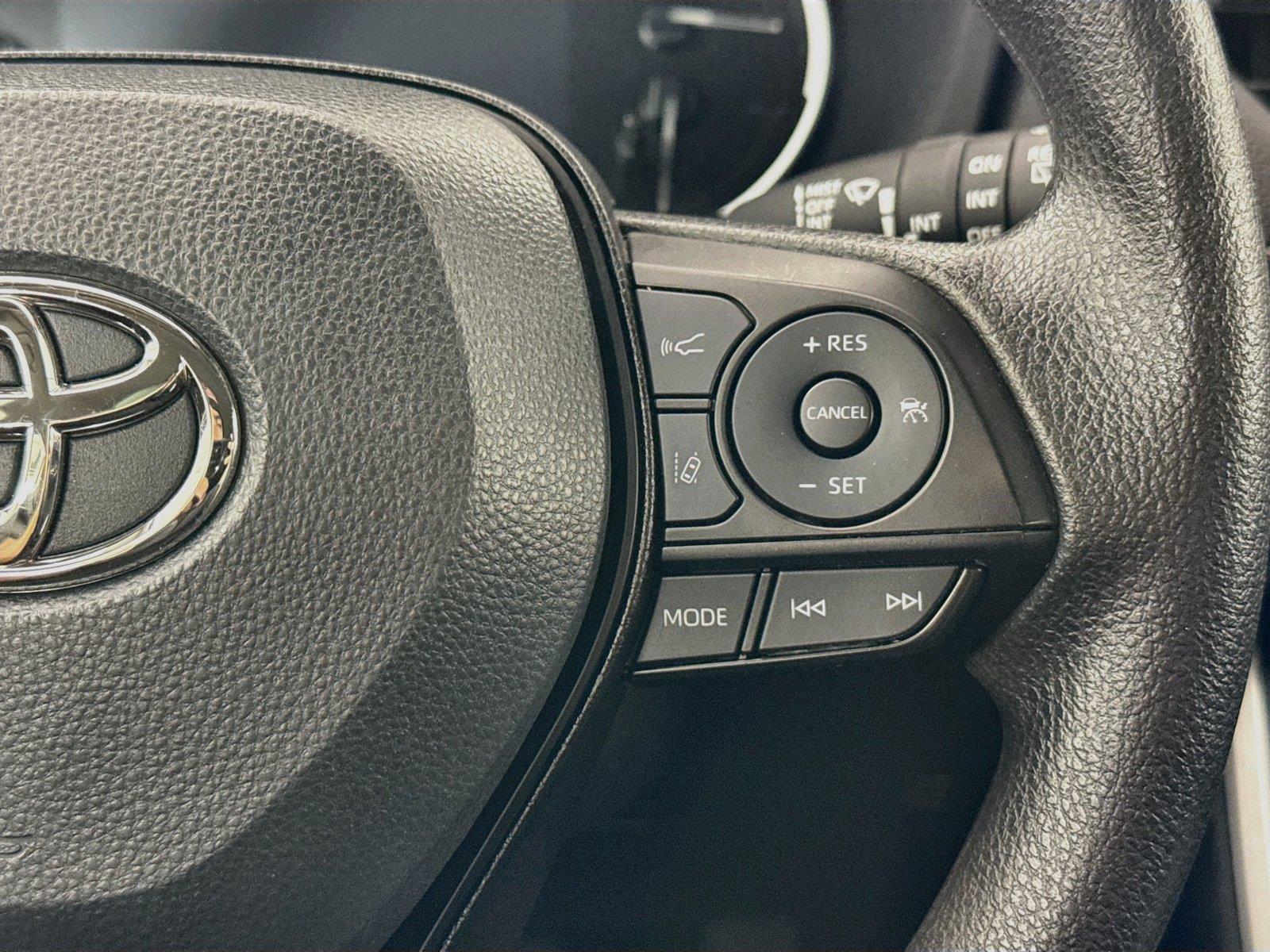 2025 Toyota RAV4 XLE photo 17