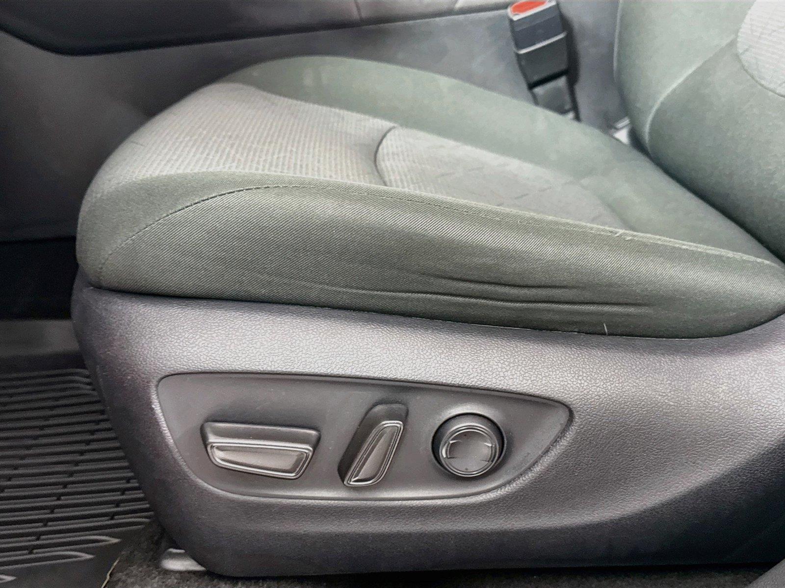 2025 Toyota RAV4 XLE photo 26