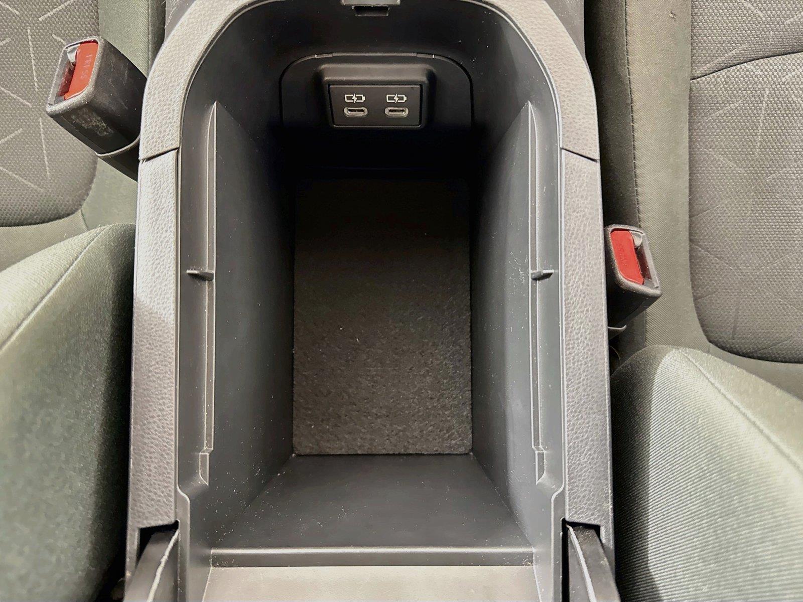 2025 Toyota RAV4 XLE photo 30