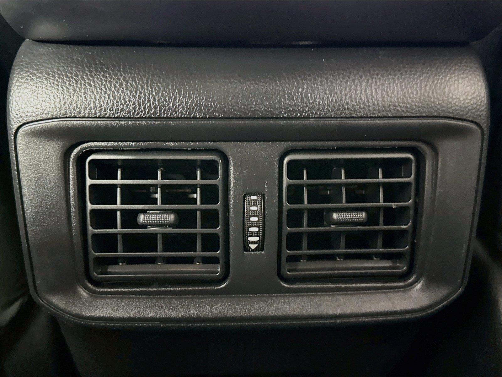 2025 Toyota RAV4 XLE photo 33