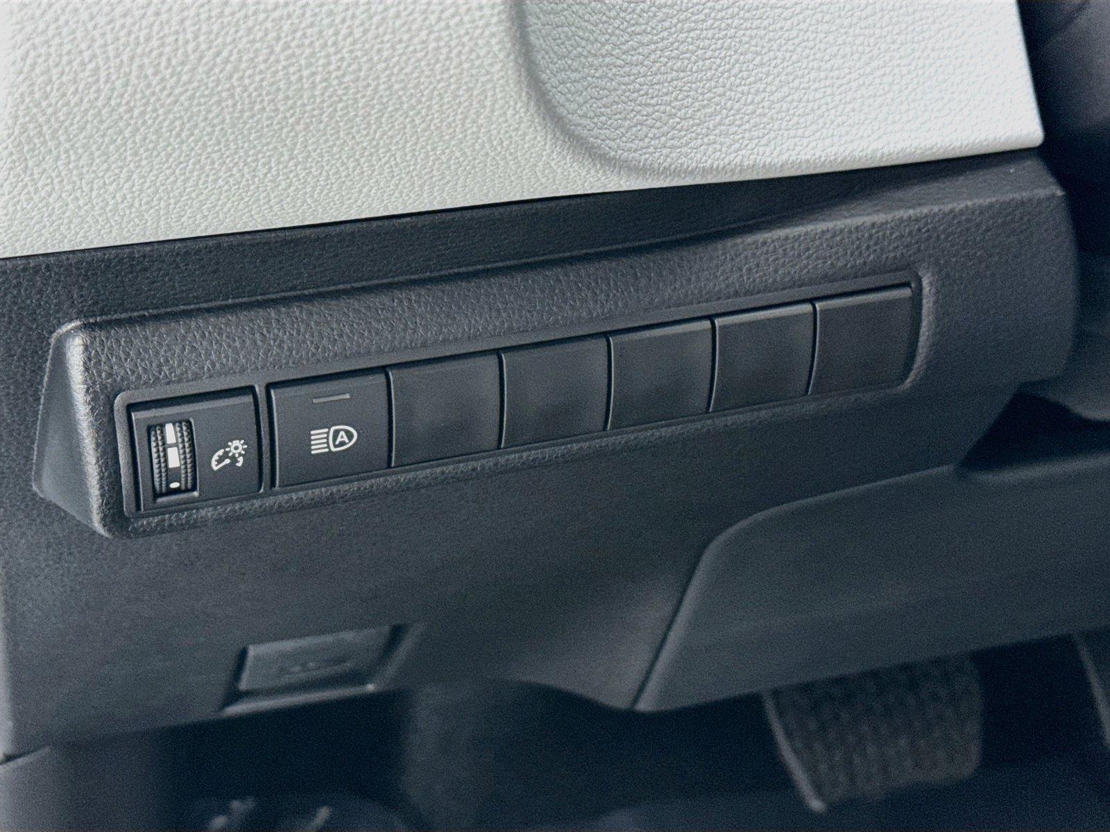 2025 Toyota Corolla SE photo 13