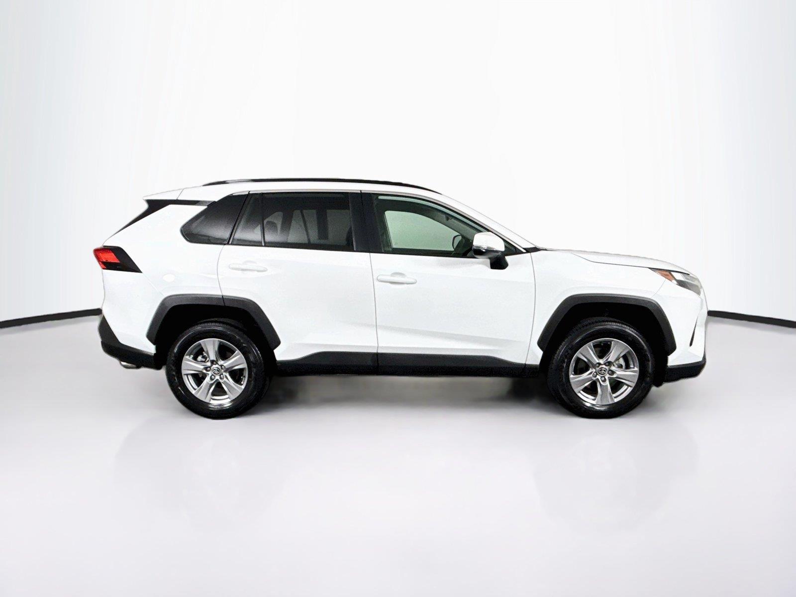 2025 Toyota RAV4 XLE photo 9