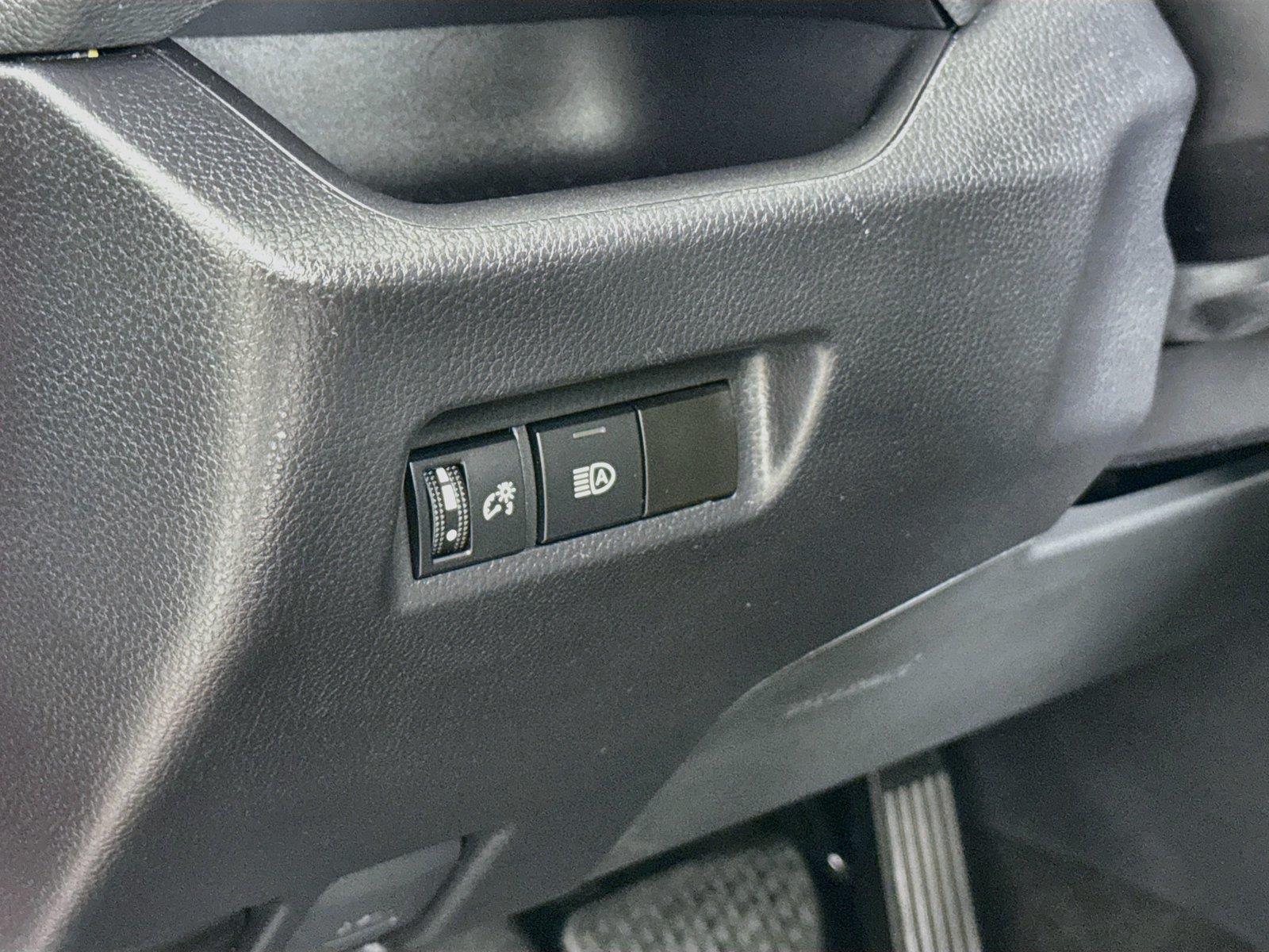 2025 Toyota RAV4 XLE photo 14