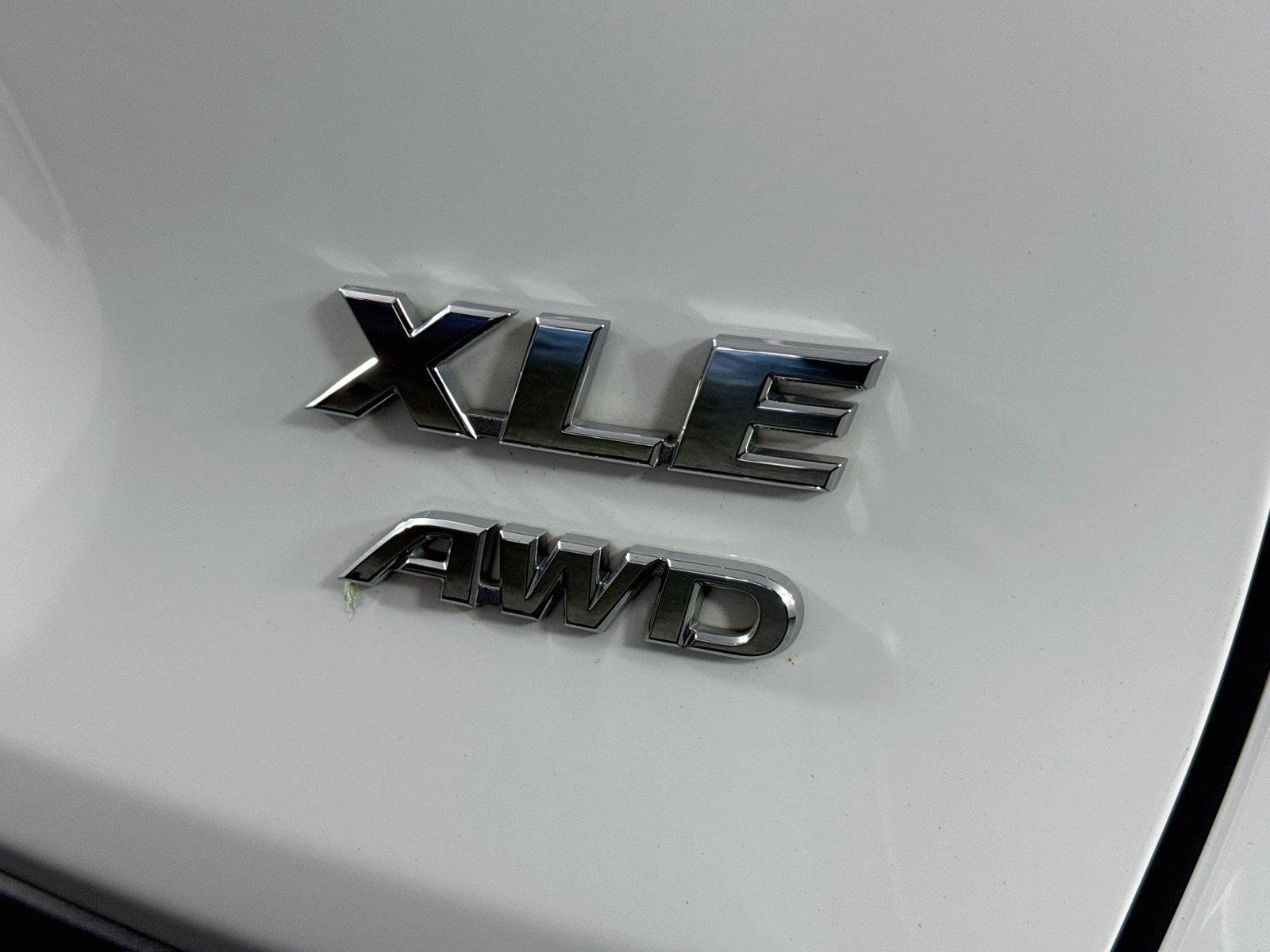2025 Toyota RAV4 XLE photo 13