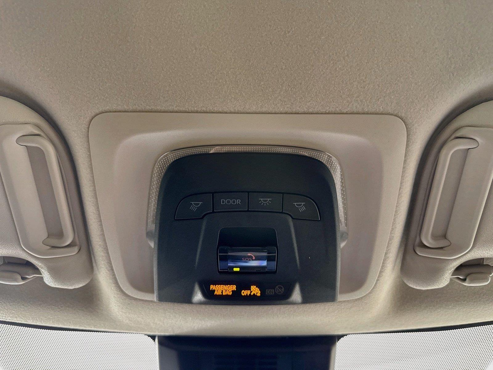 2026 Toyota Corolla Hybrid LE photo 5