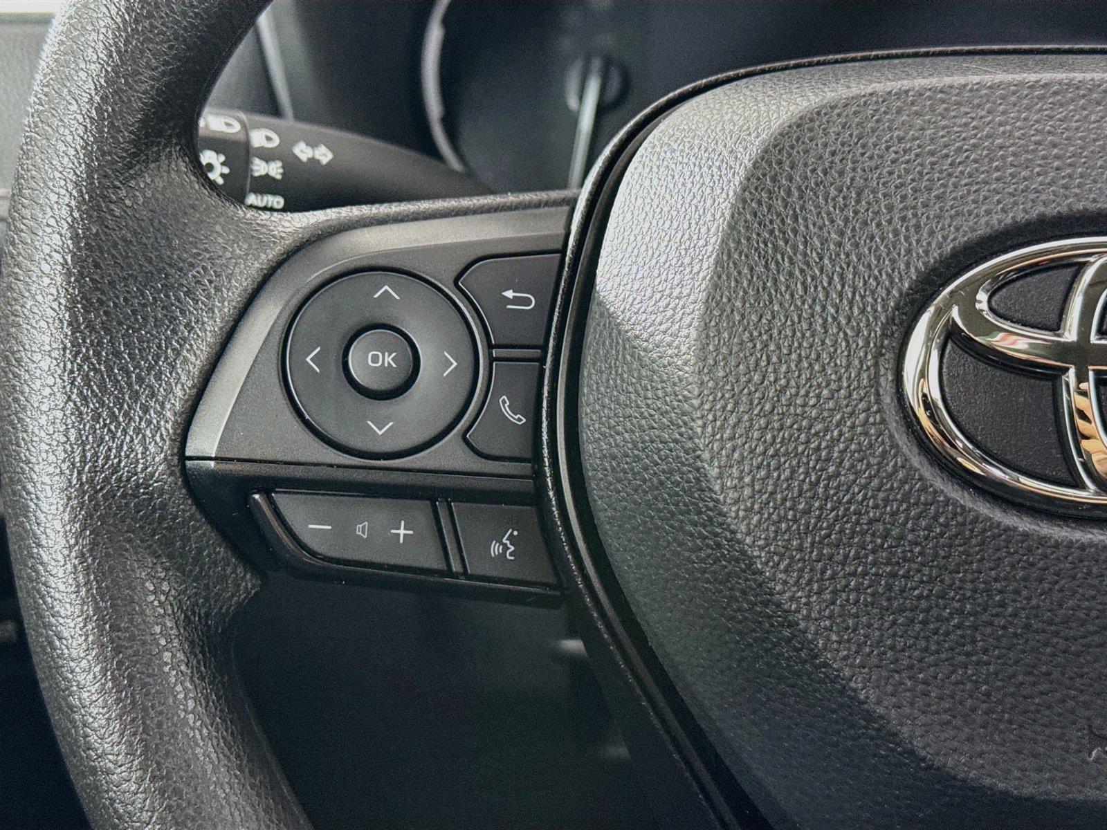 2025 Toyota RAV4 XLE photo 16