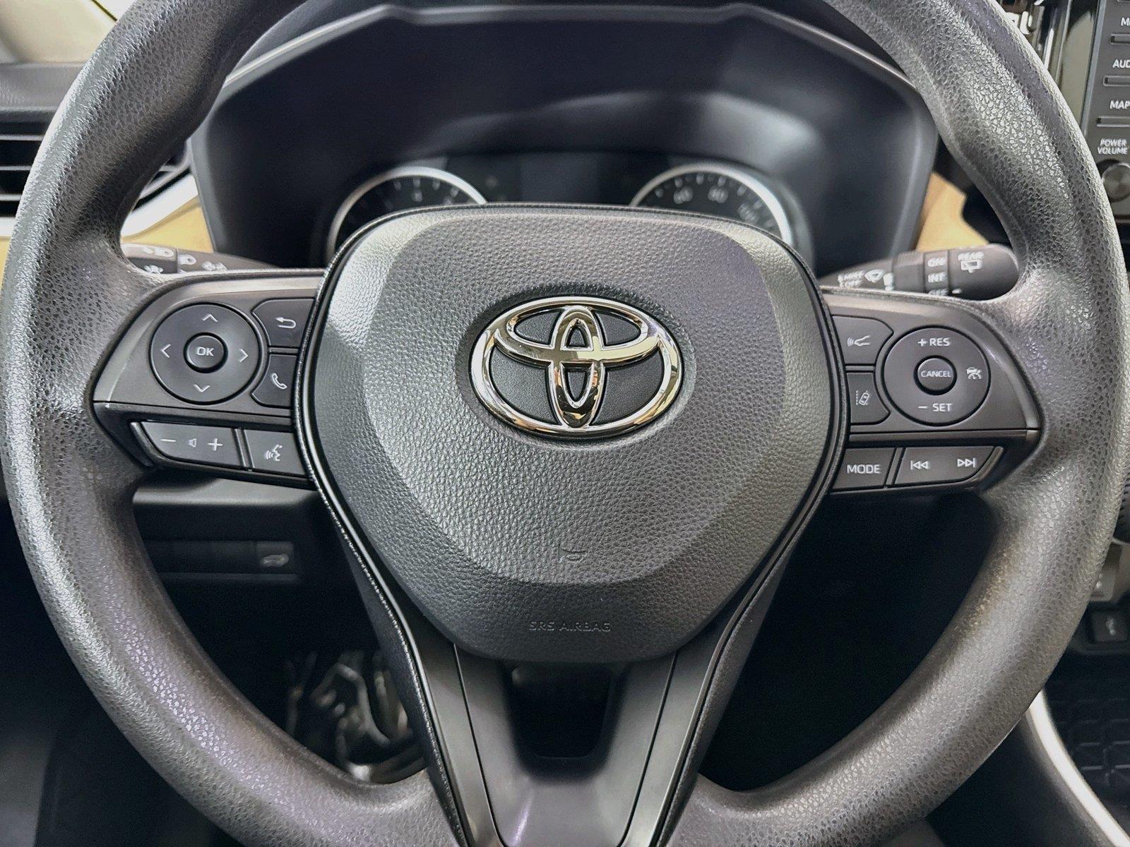 2022 Toyota RAV4 XLE photo 14