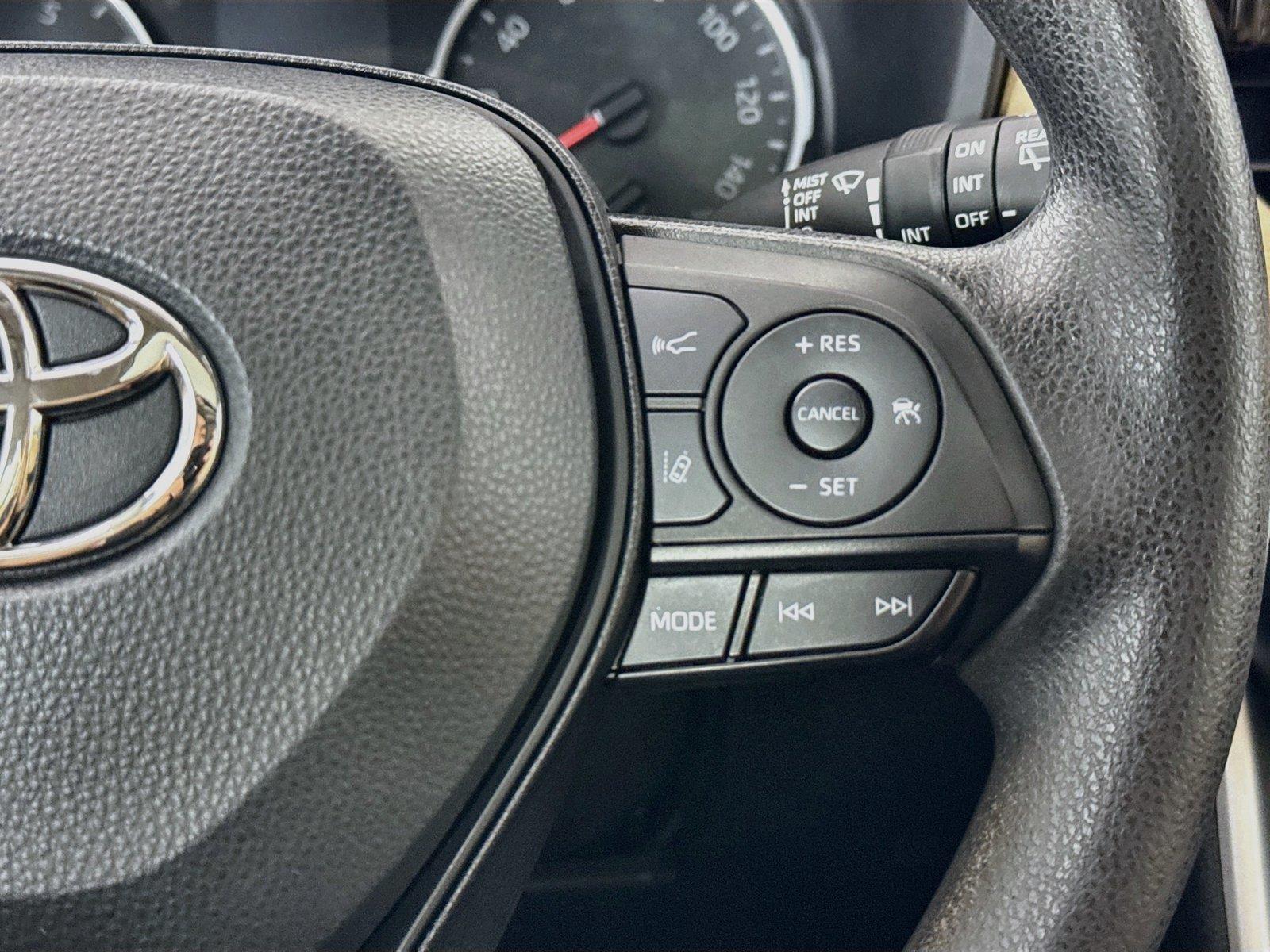2022 Toyota RAV4 XLE photo 16