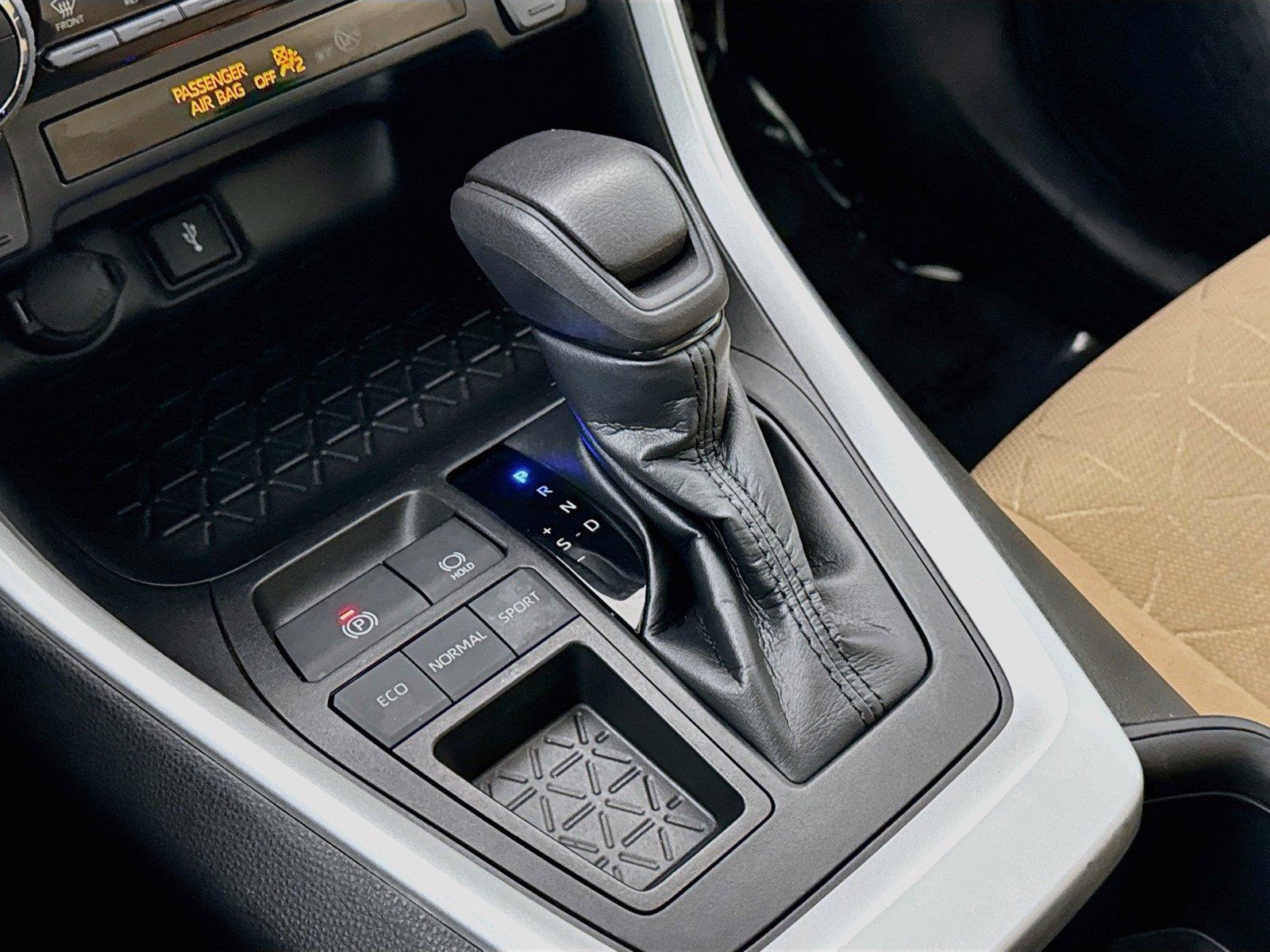 2022 Toyota RAV4 XLE photo 24