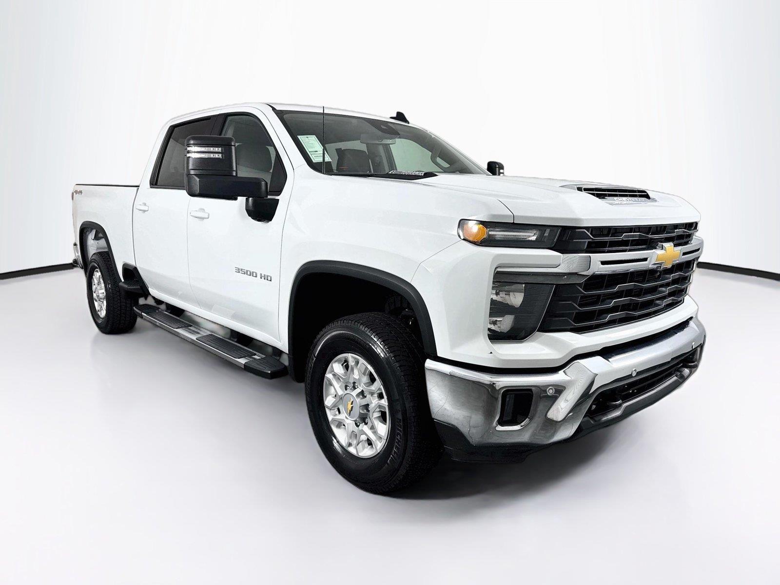 2025 Chevrolet Silverado 3500HD LT photo 9