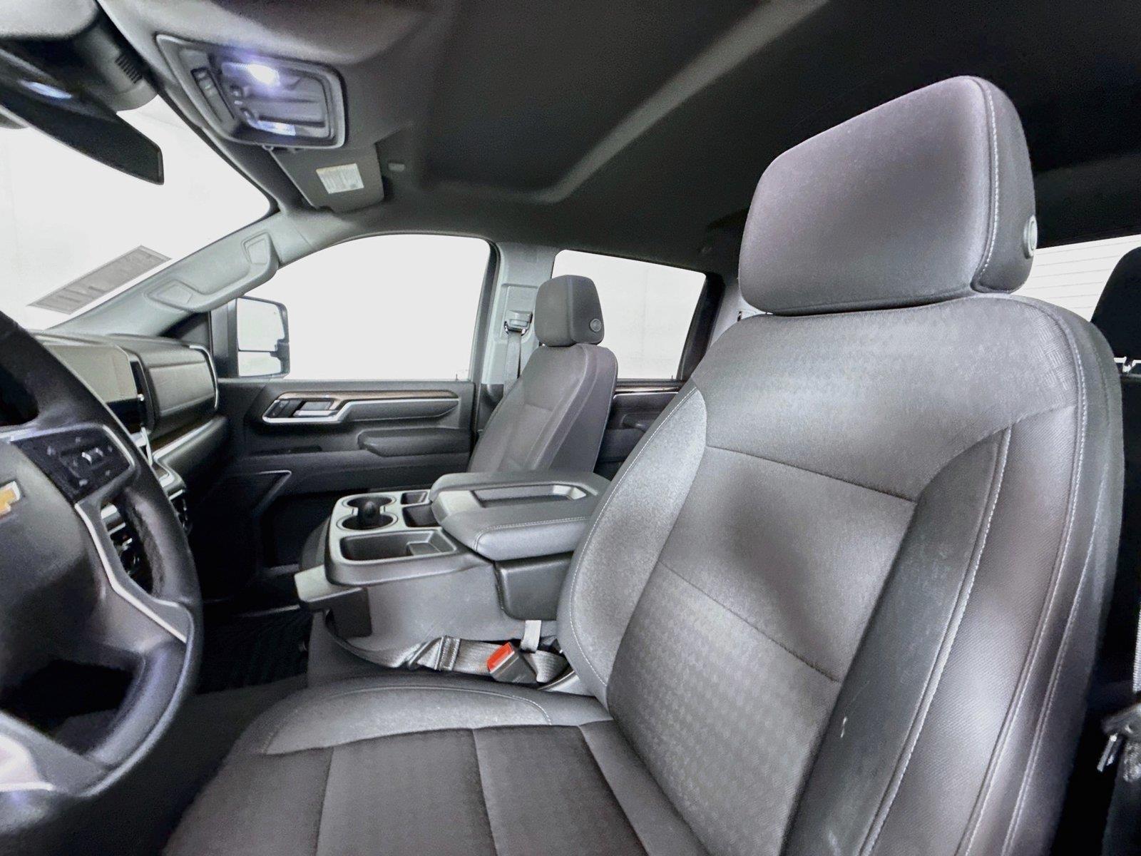 2025 Chevrolet Silverado 3500HD LT photo 2