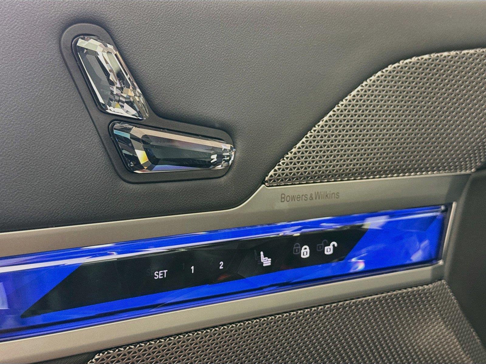 2025 BMW 7 Series 740i photo 30