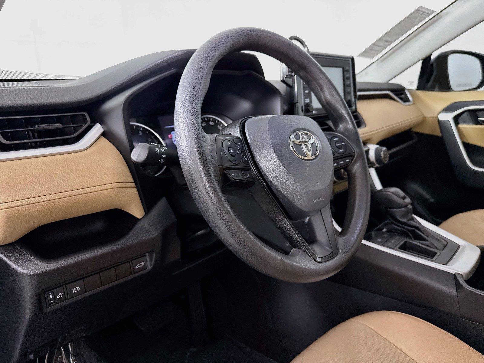 2022 Toyota RAV4 XLE photo 3