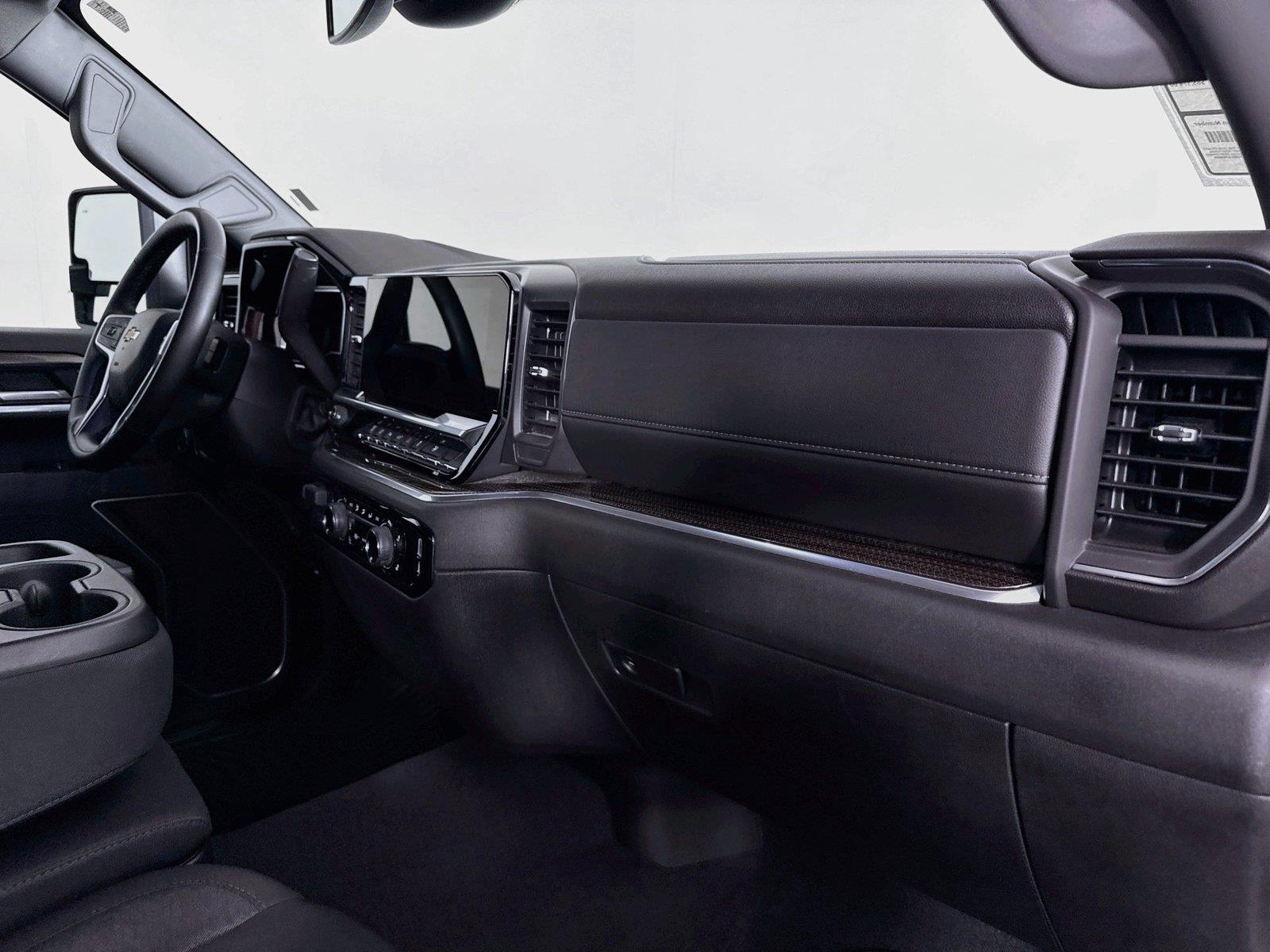 2025 Chevrolet Silverado 3500HD LT photo 38