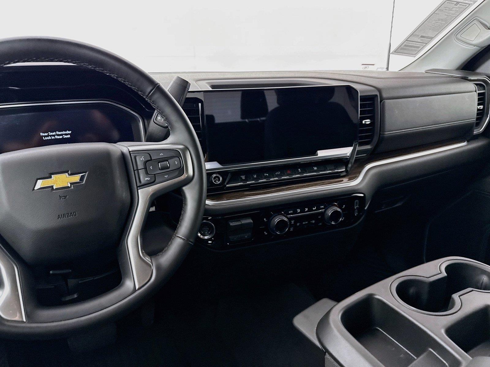 2025 Chevrolet Silverado 3500HD LT photo 30
