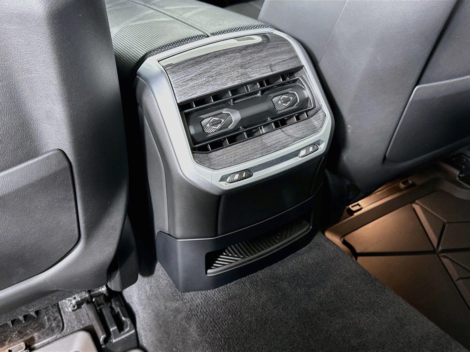 2025 BMW 7 Series 740i photo 37
