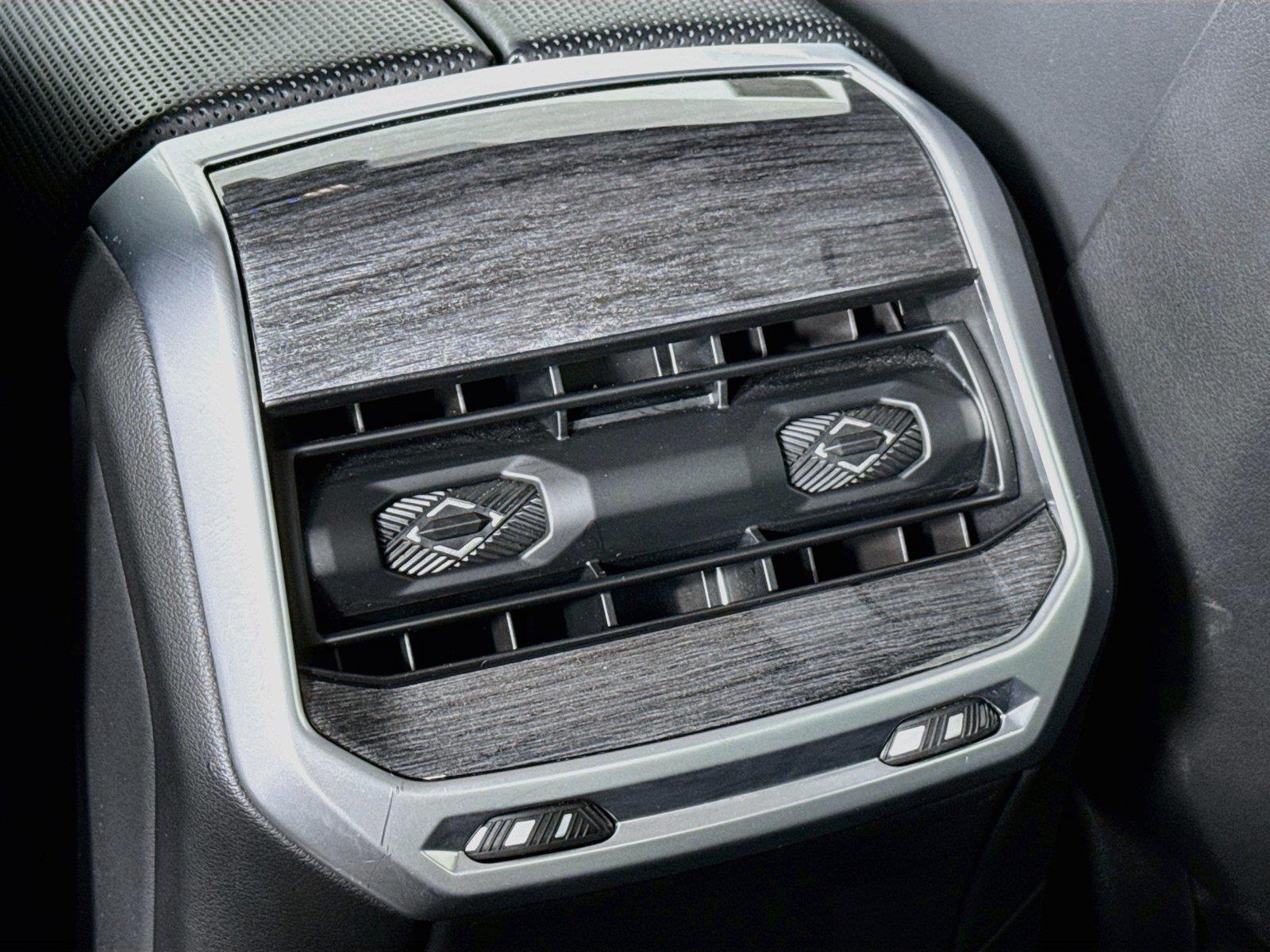 2025 BMW 7 Series 740i photo 38