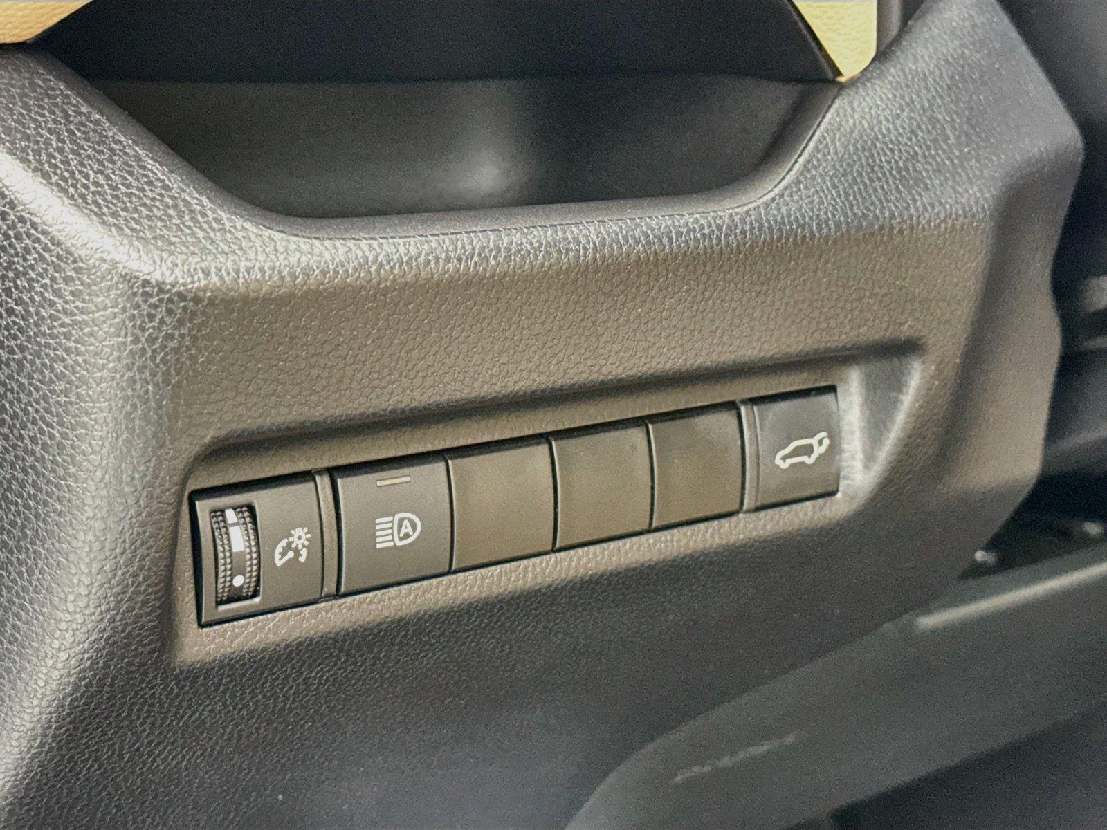2022 Toyota RAV4 XLE photo 13