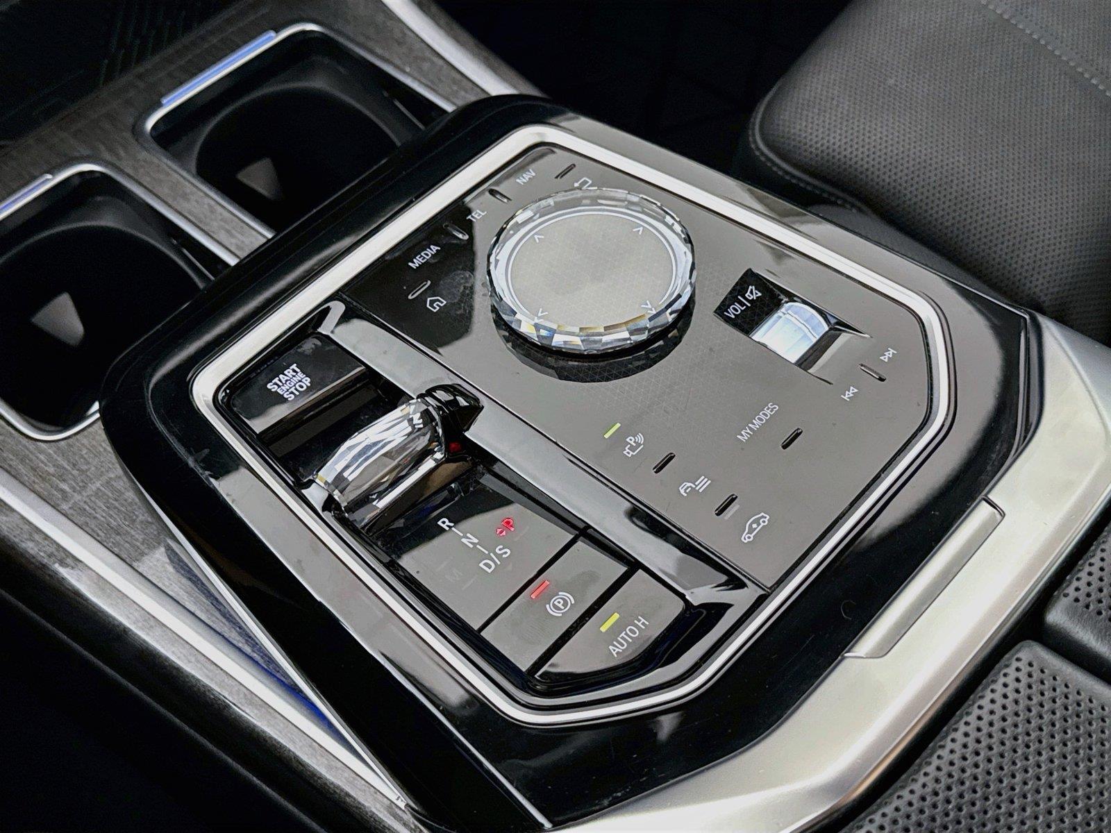 2025 BMW 7 Series 740i photo 26