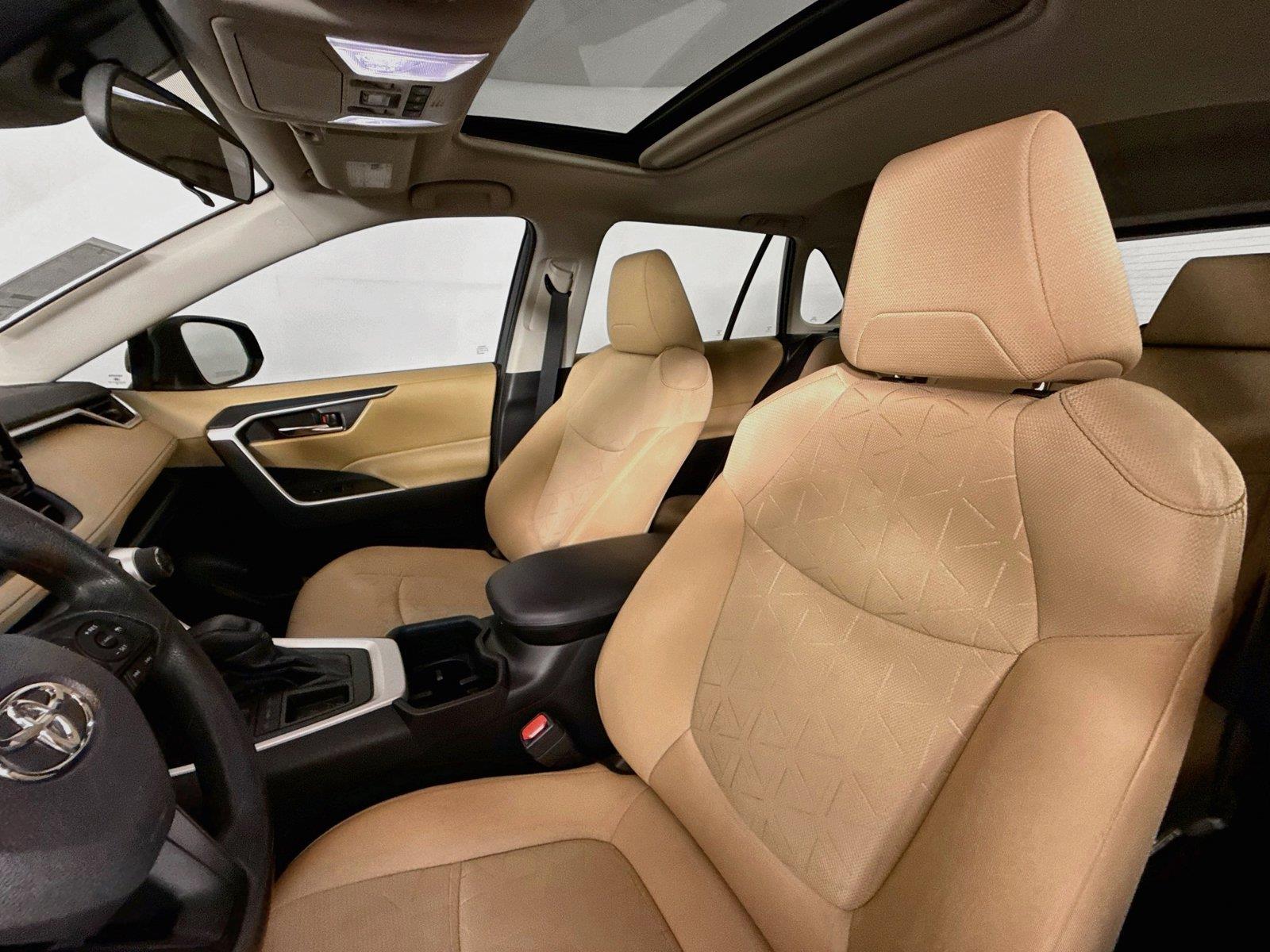 2022 Toyota RAV4 XLE photo 2