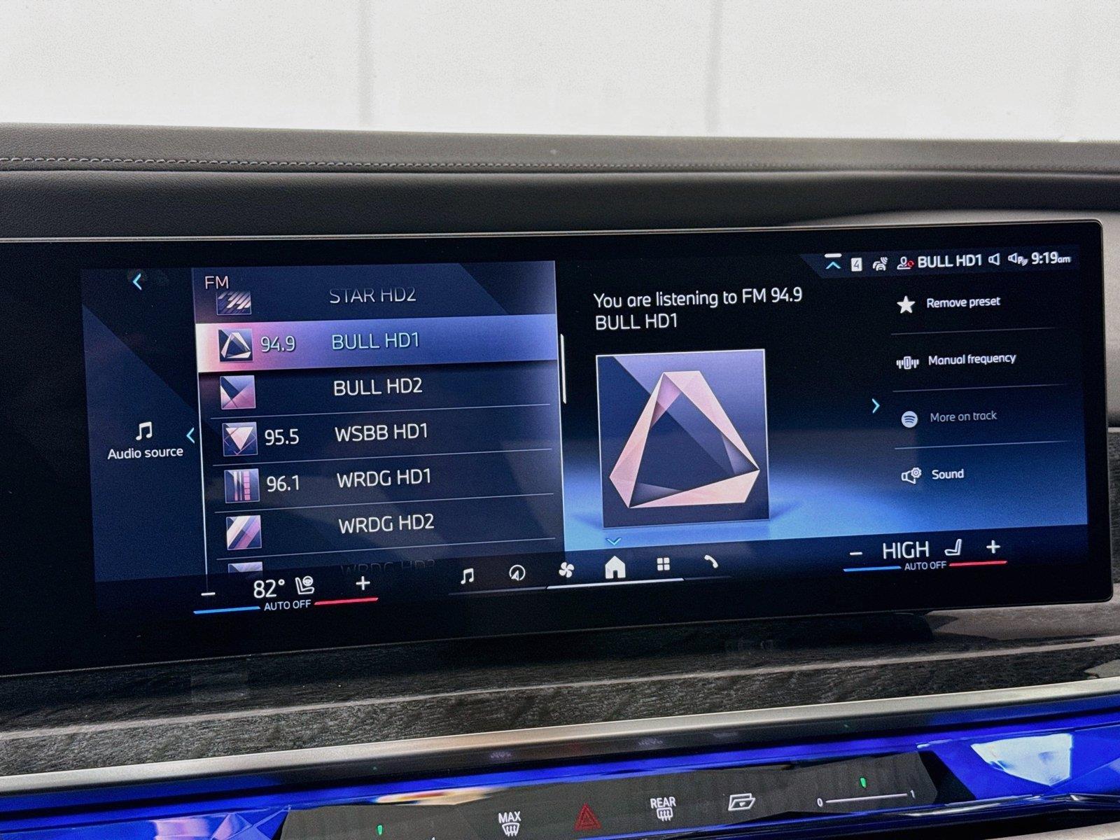 2025 BMW 7 Series 740i photo 23