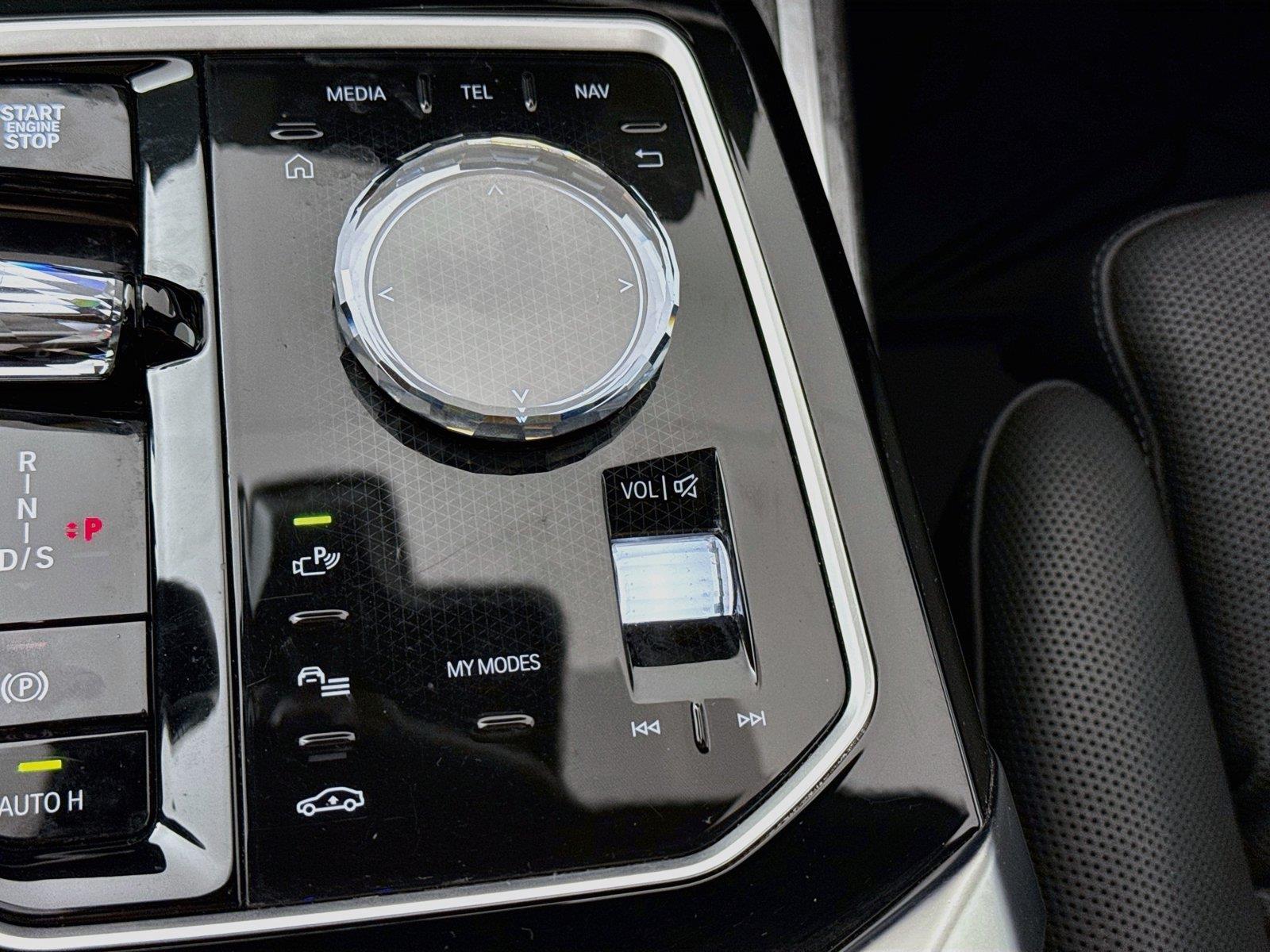 2025 BMW 7 Series 740i photo 28