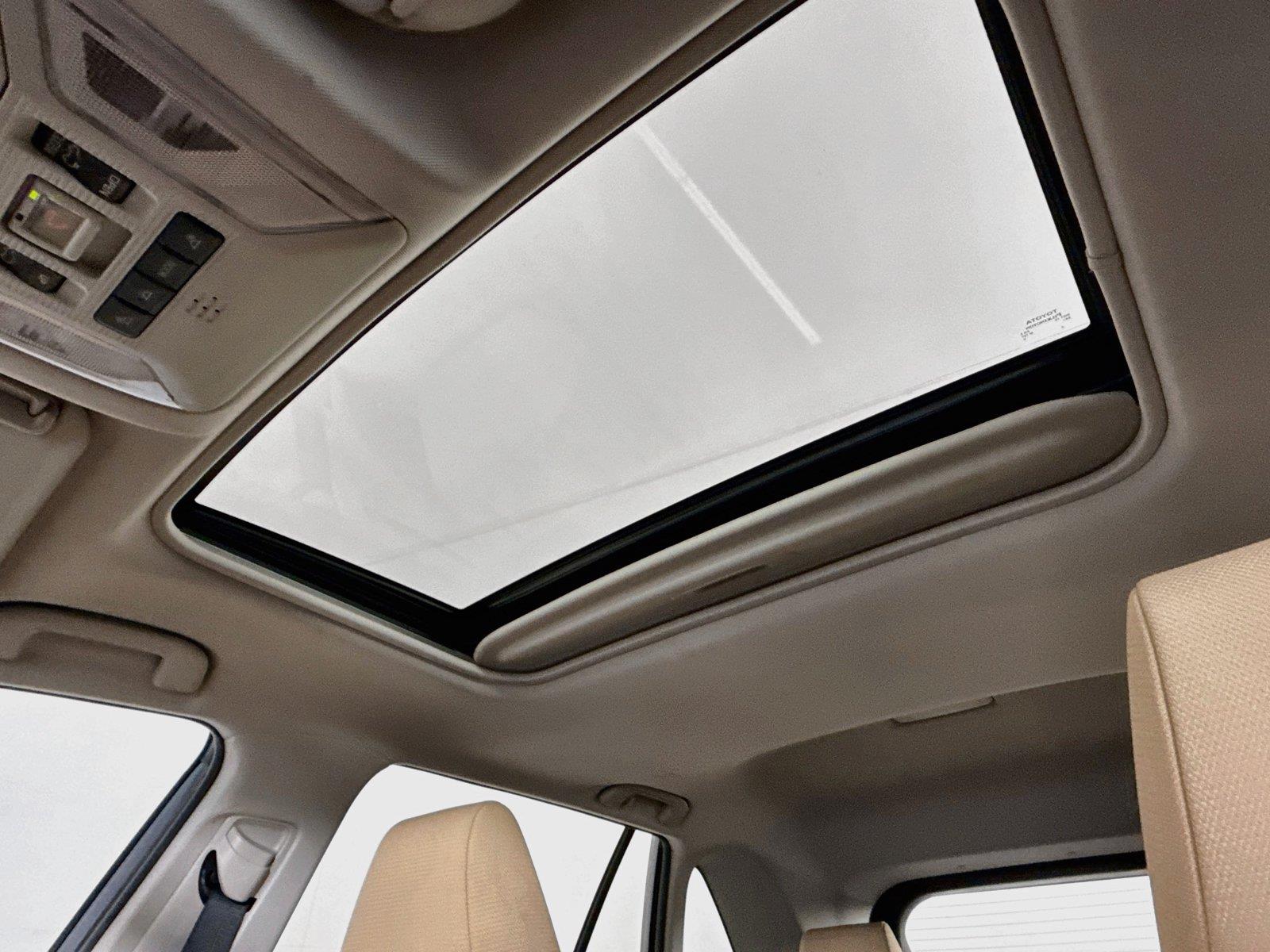 2022 Toyota RAV4 XLE photo 5