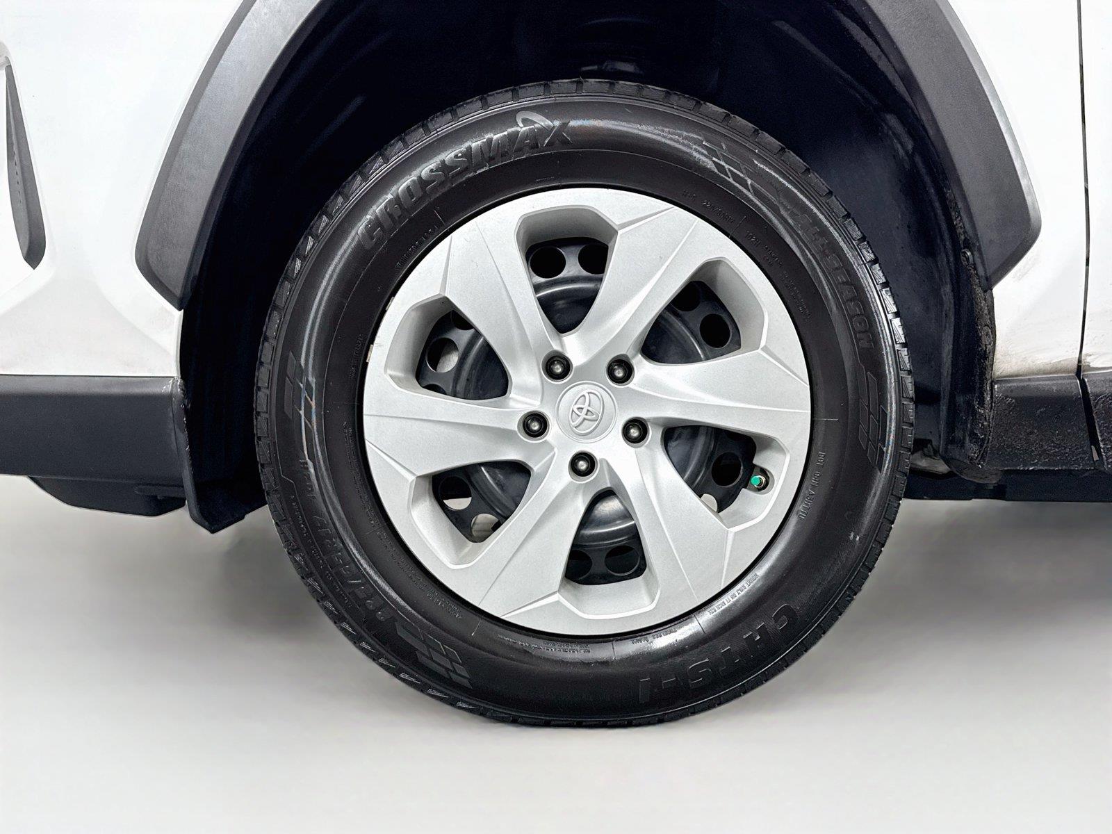 2019 Toyota RAV4 LE photo 38
