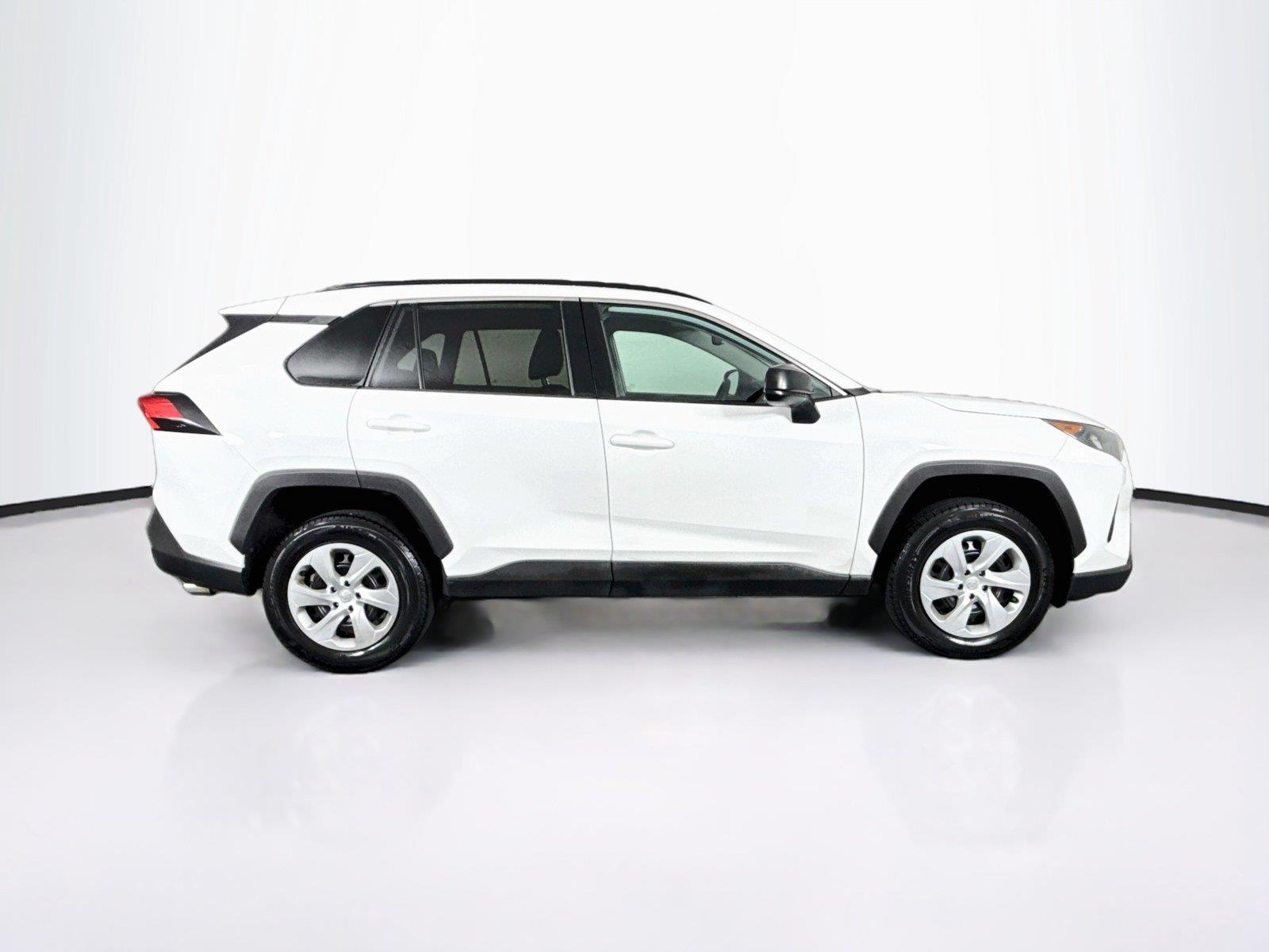 2019 Toyota RAV4 LE photo 8