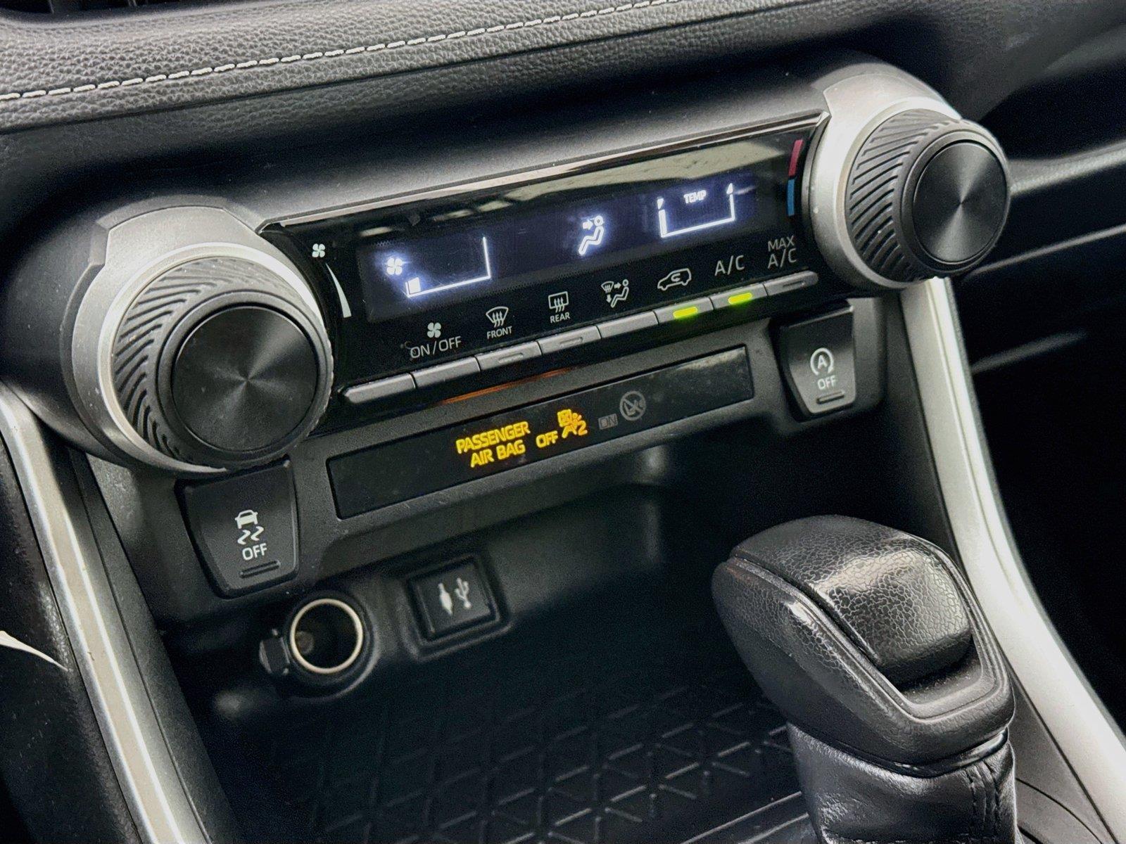 2019 Toyota RAV4 LE photo 21