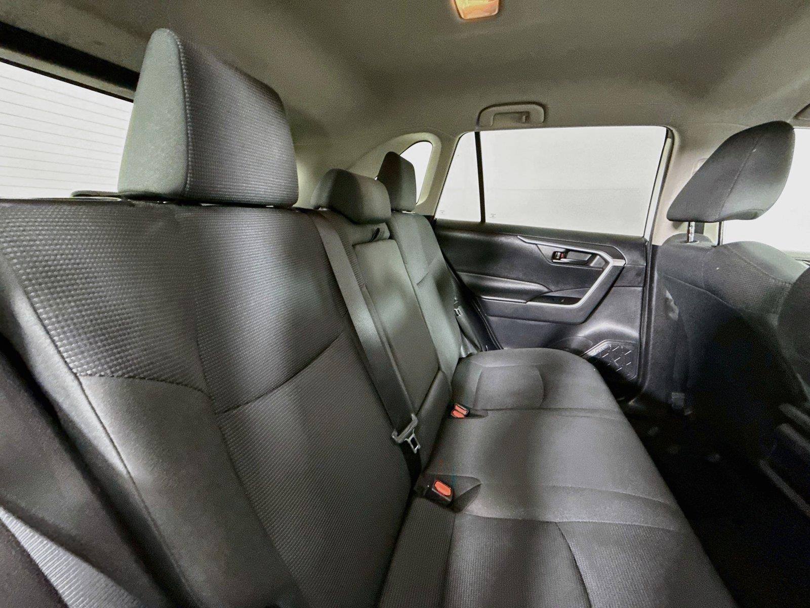 2019 Toyota RAV4 LE photo 34