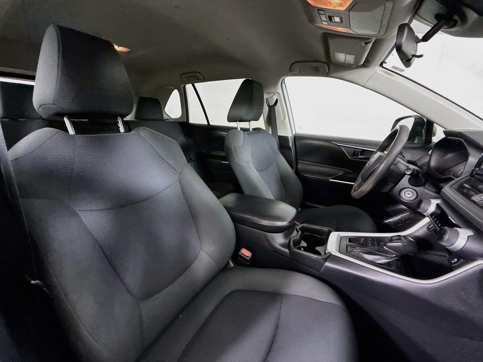 2019 Toyota RAV4 LE photo 35