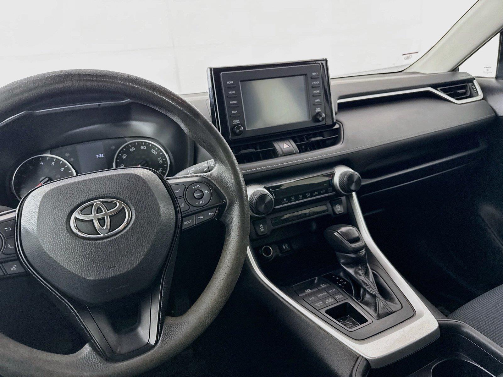 2019 Toyota RAV4 LE photo 27