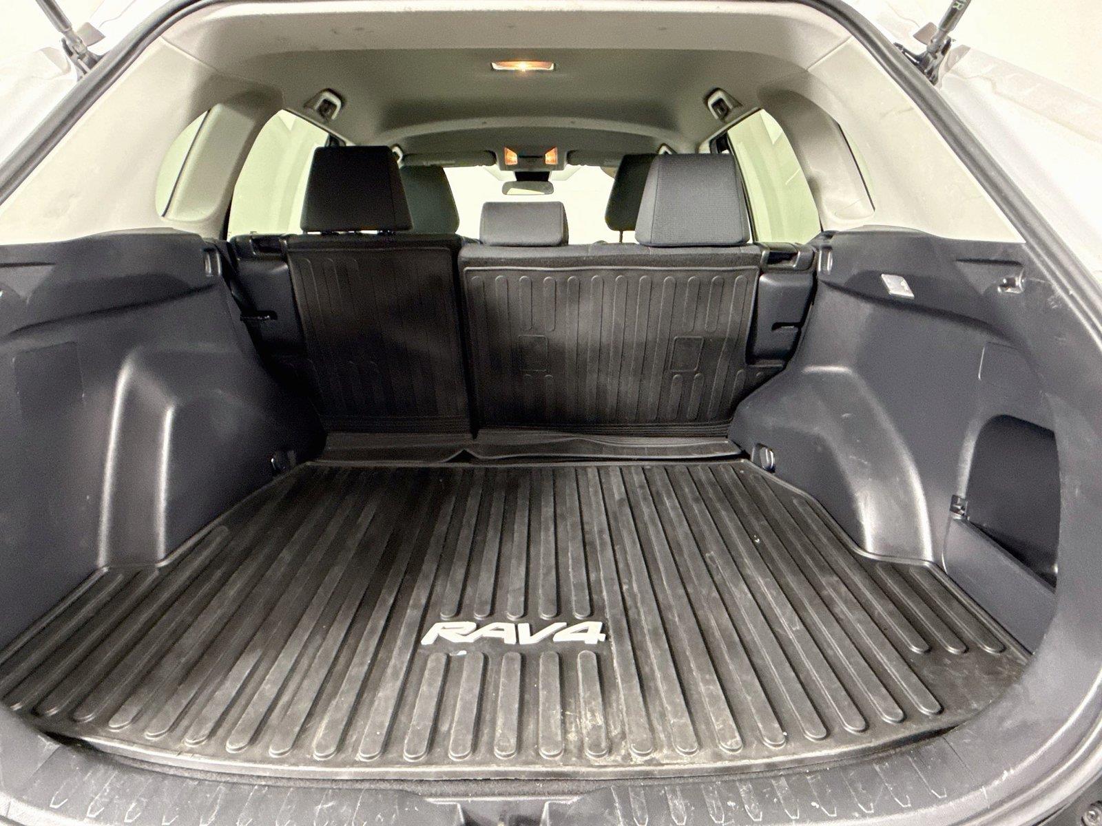 2019 Toyota RAV4 LE photo 31