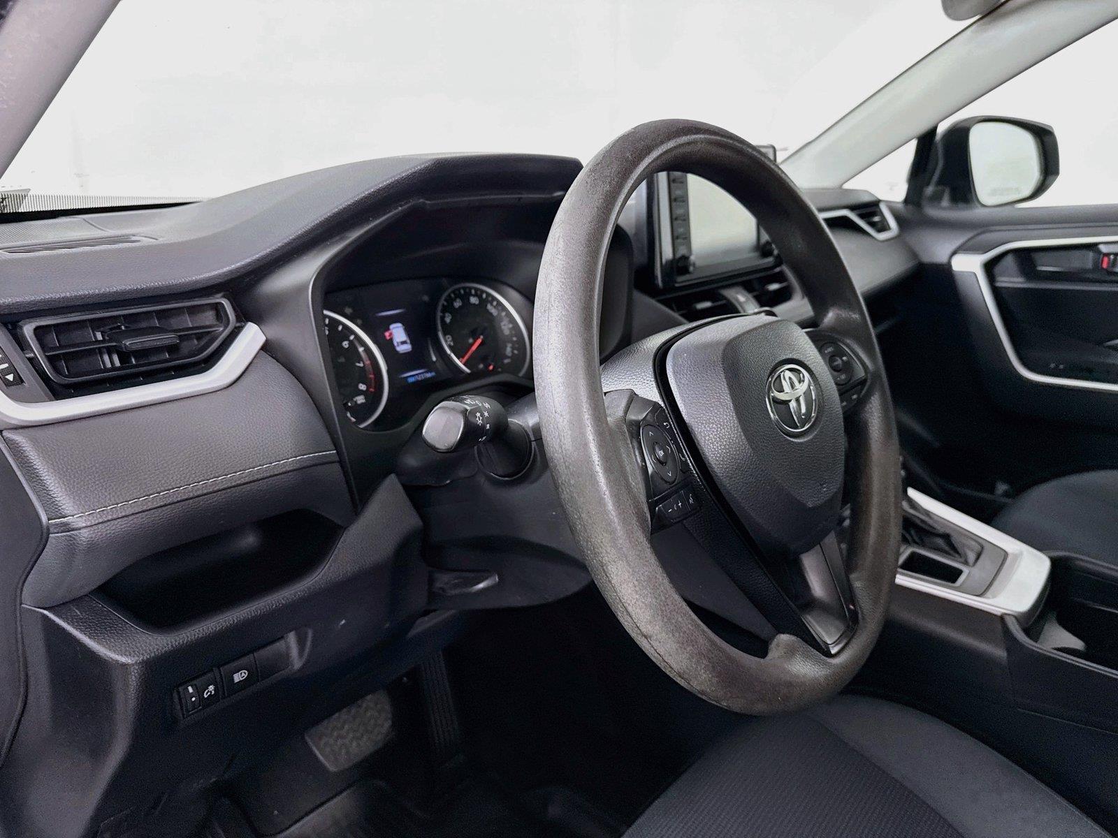 2019 Toyota RAV4 LE photo 3