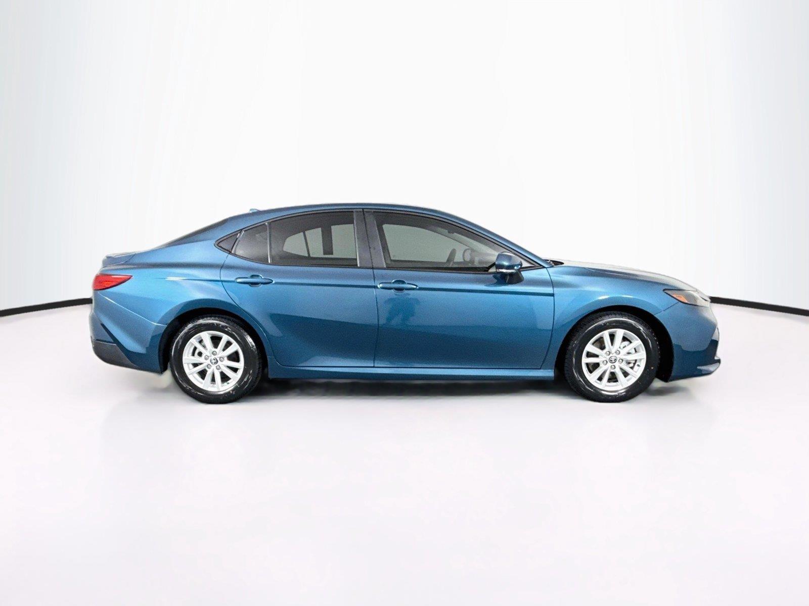 2025 Toyota Camry LE photo 9