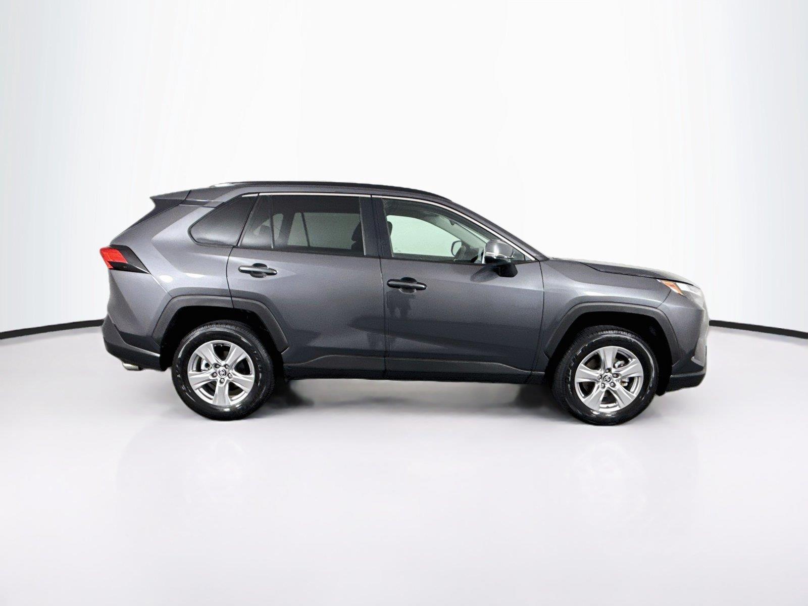 2025 Toyota RAV4 XLE photo 9