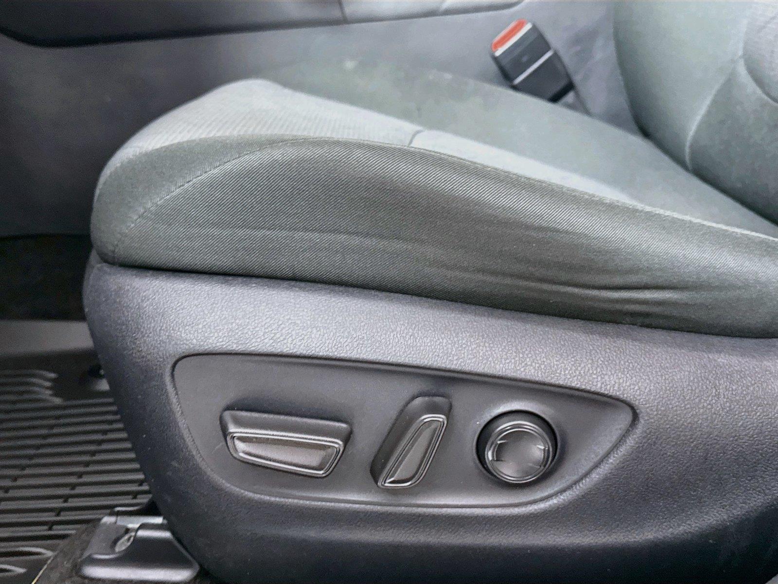 2025 Toyota RAV4 XLE photo 26