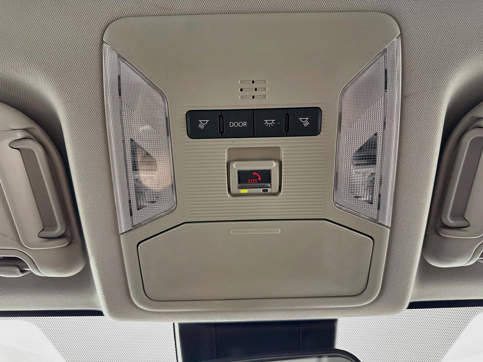 2025 Toyota RAV4 XLE photo 5