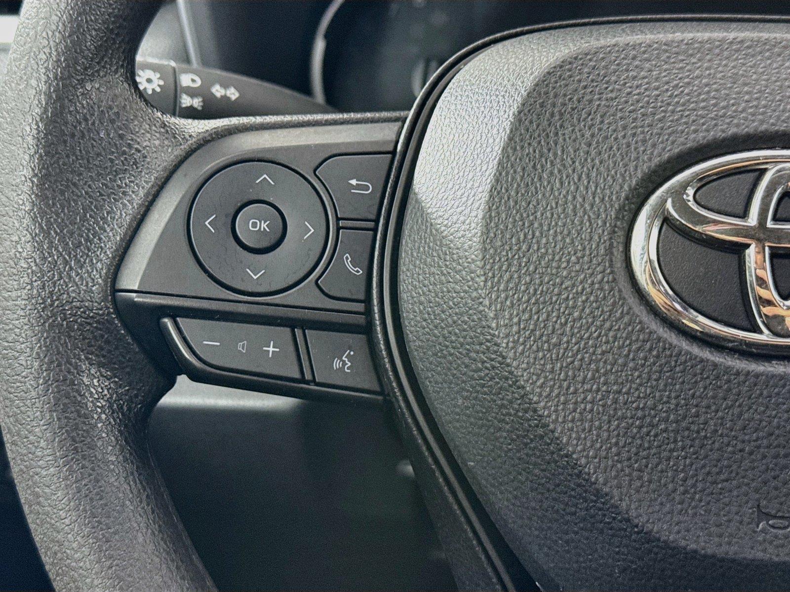 2025 Toyota RAV4 XLE photo 16