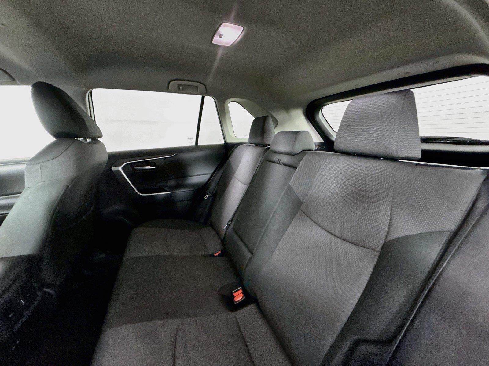 2025 Toyota RAV4 XLE photo 27