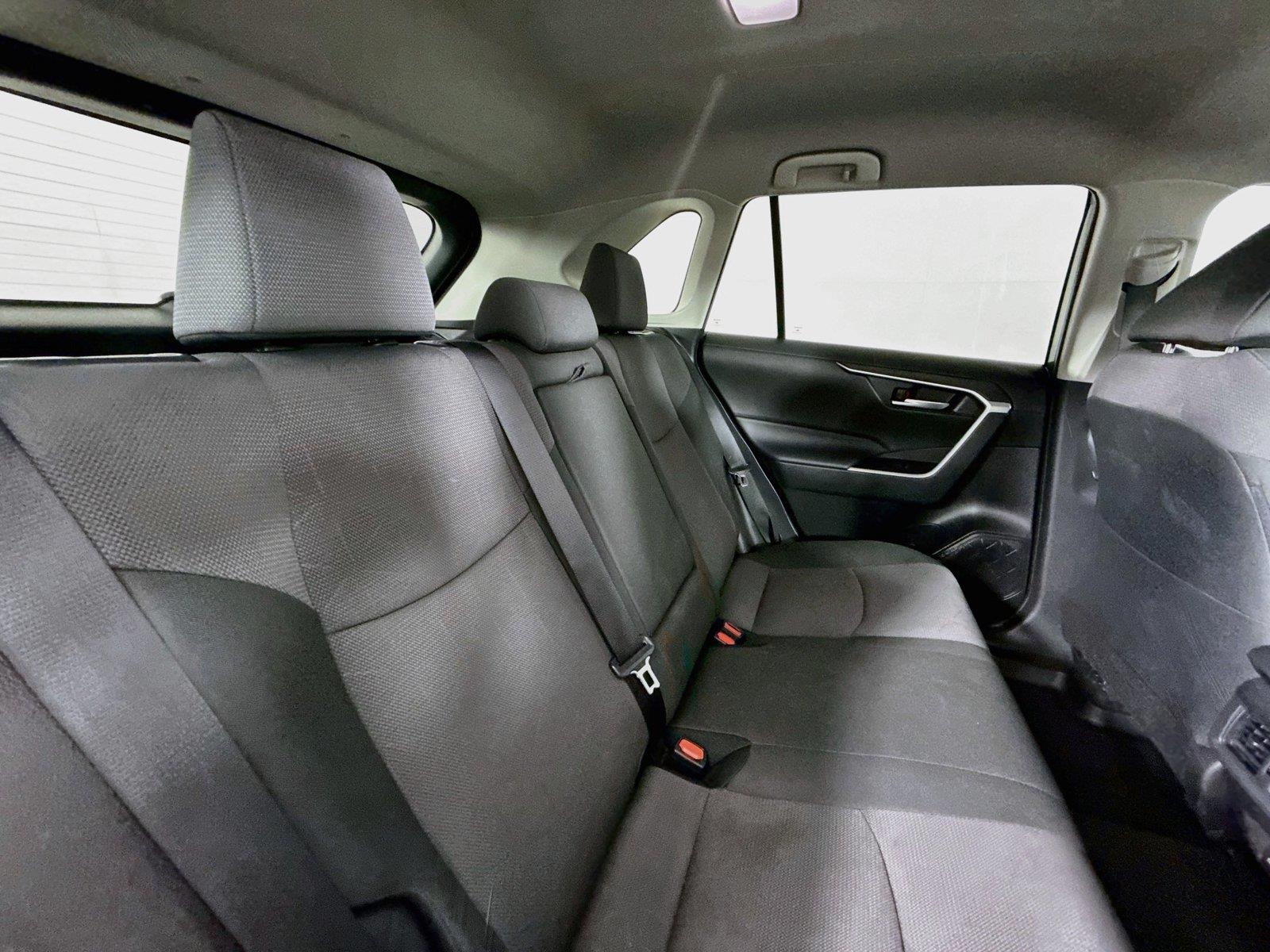 2025 Toyota RAV4 XLE photo 39