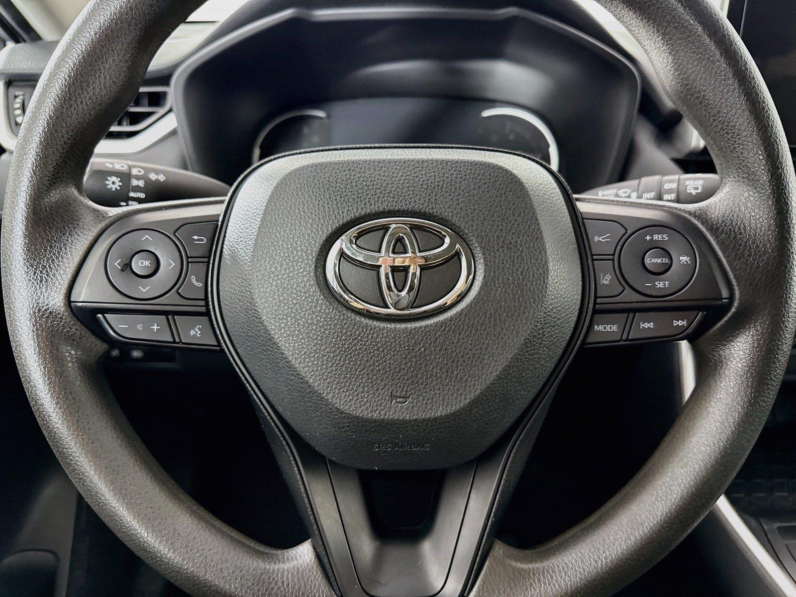2025 Toyota RAV4 XLE photo 15