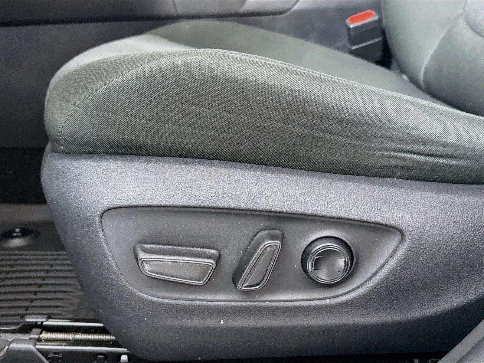 2025 Toyota RAV4 XLE photo 26