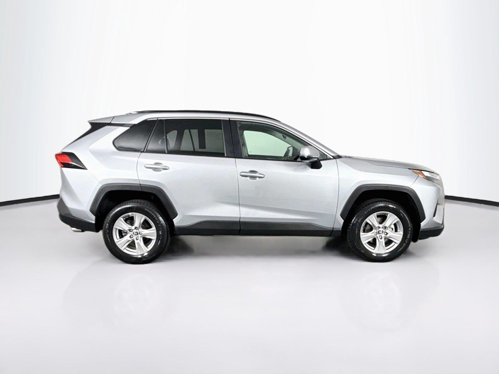 2025 Toyota RAV4 XLE photo 9